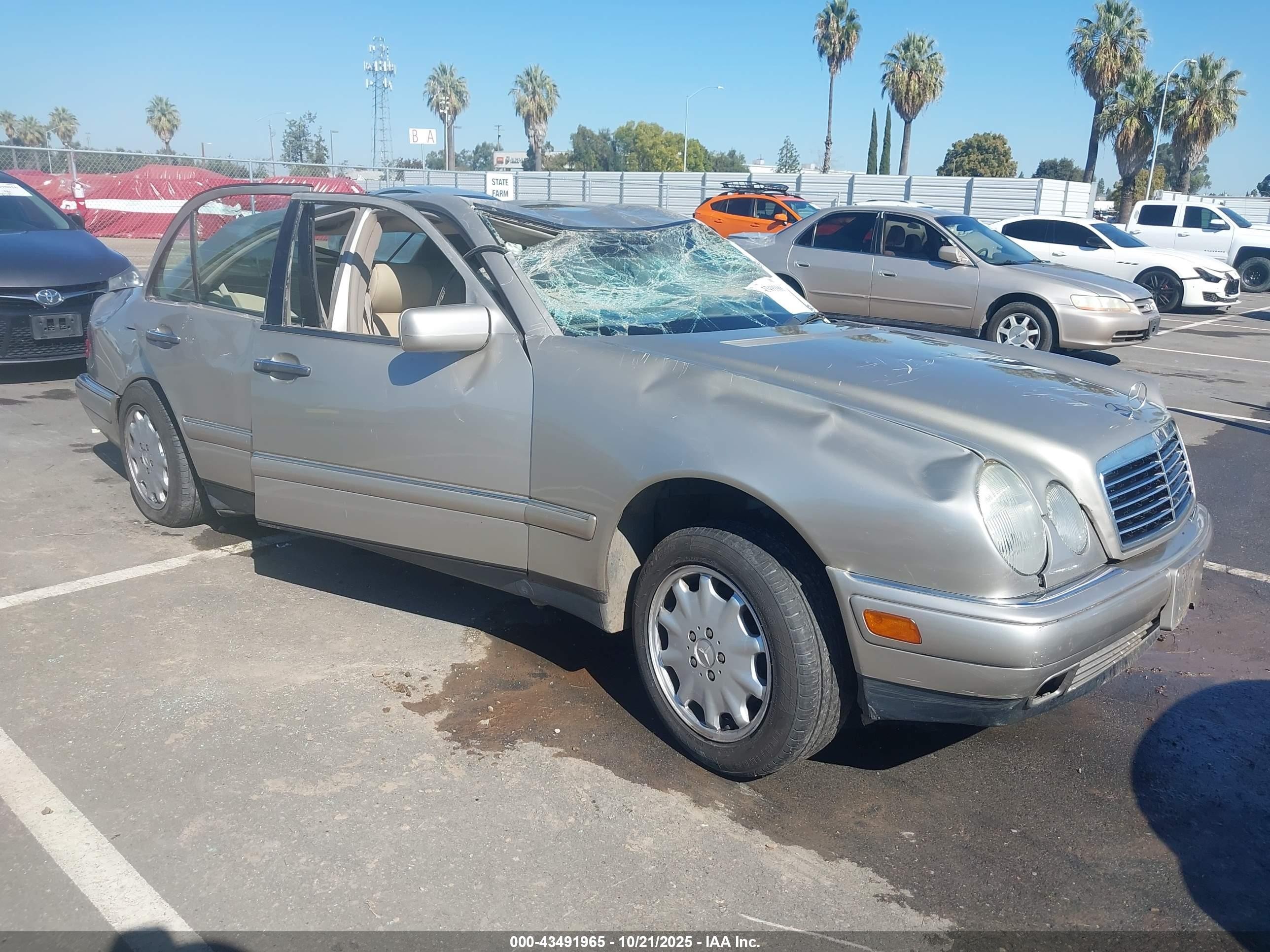 1998 Mercedes-benz E 320   Champagne vin: WDBJF65F2WA655345