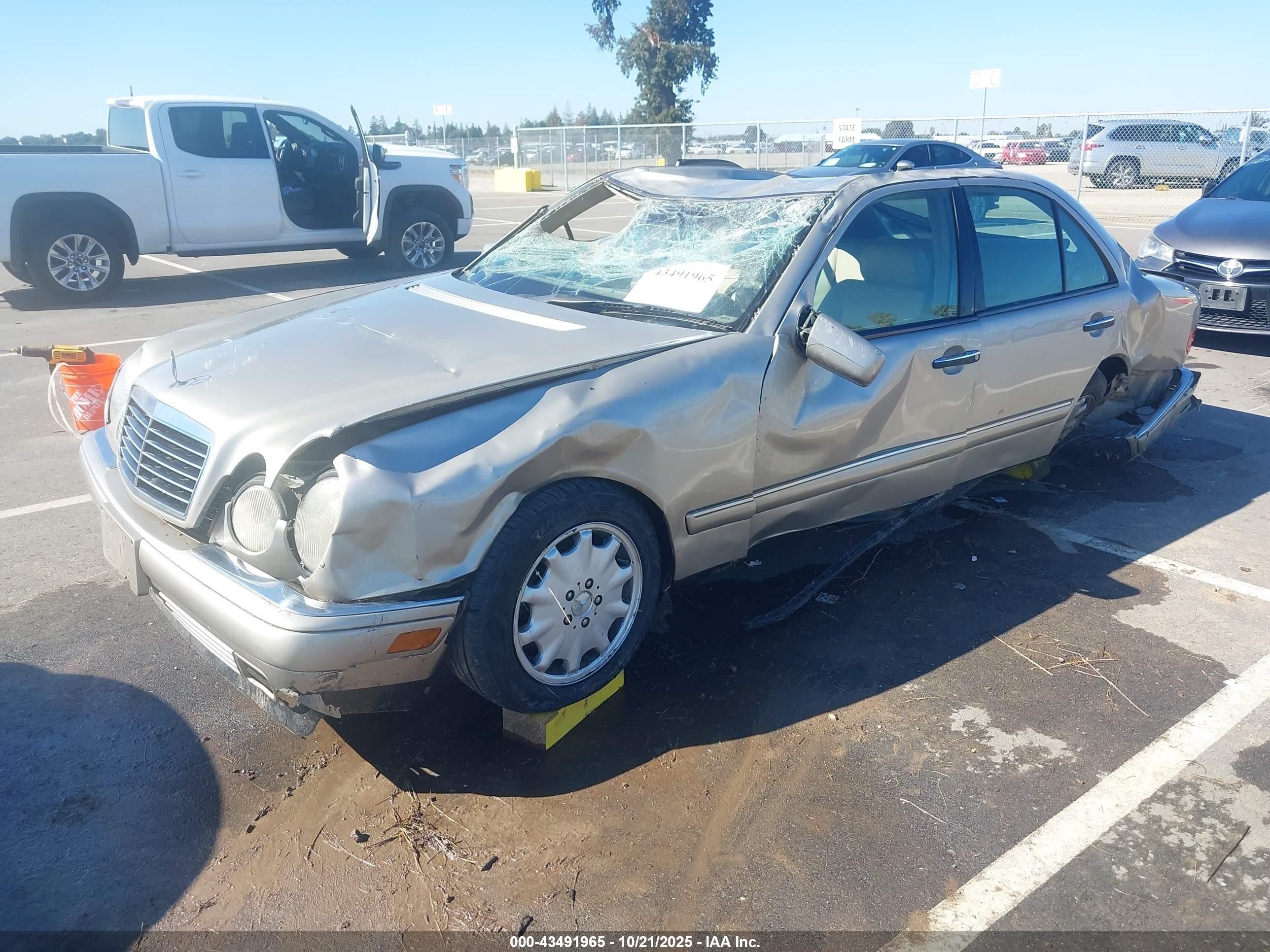 1998 Mercedes-benz E 320   Champagne vin: WDBJF65F2WA655345