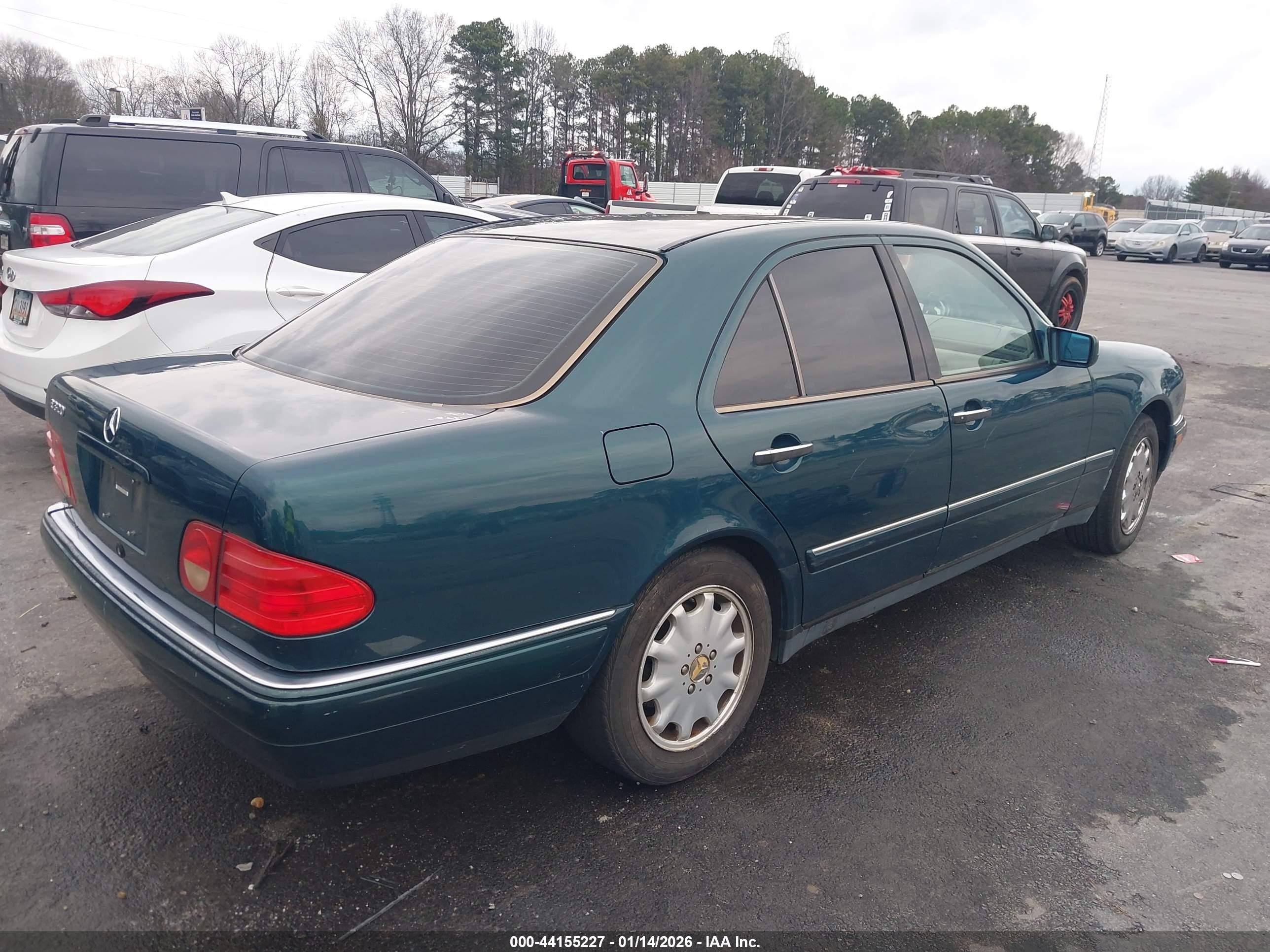 1998 Mercedes-benz E 320   Зеленый vin: WDBJF65F2WA675501