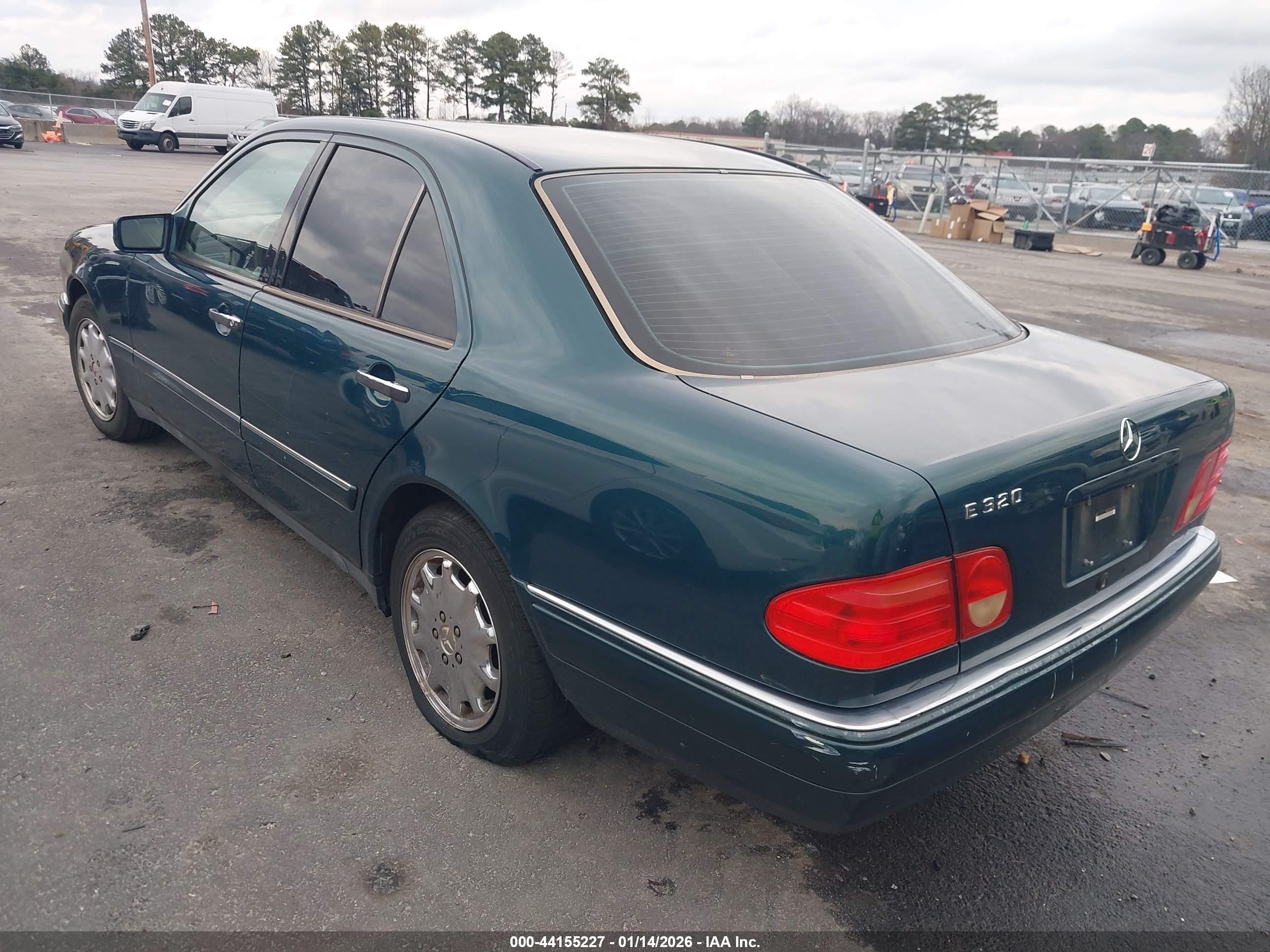 1998 Mercedes-benz E 320   Зеленый vin: WDBJF65F2WA675501