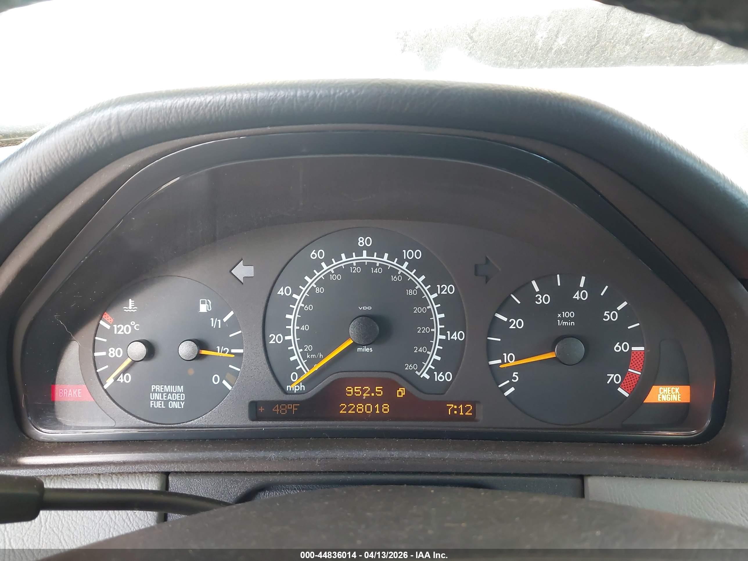 1998 Mercedes-benz E 320   White vin: WDBJF65F3WA507172