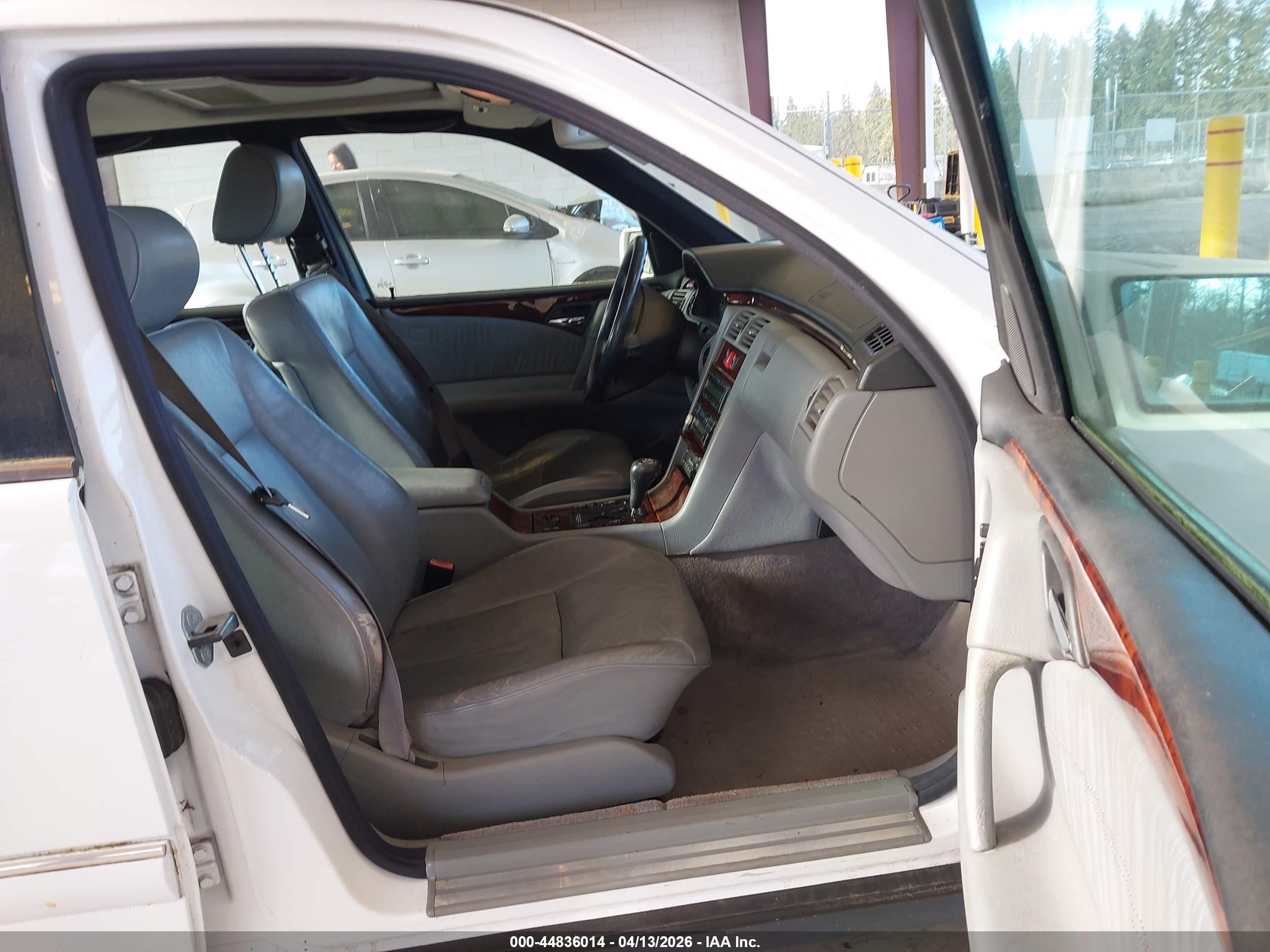 1998 Mercedes-benz E 320   White vin: WDBJF65F3WA507172