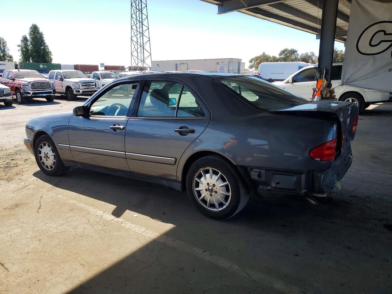1998 Mercedes-benz E 320 Серый vin: WDBJF65F3WA547929