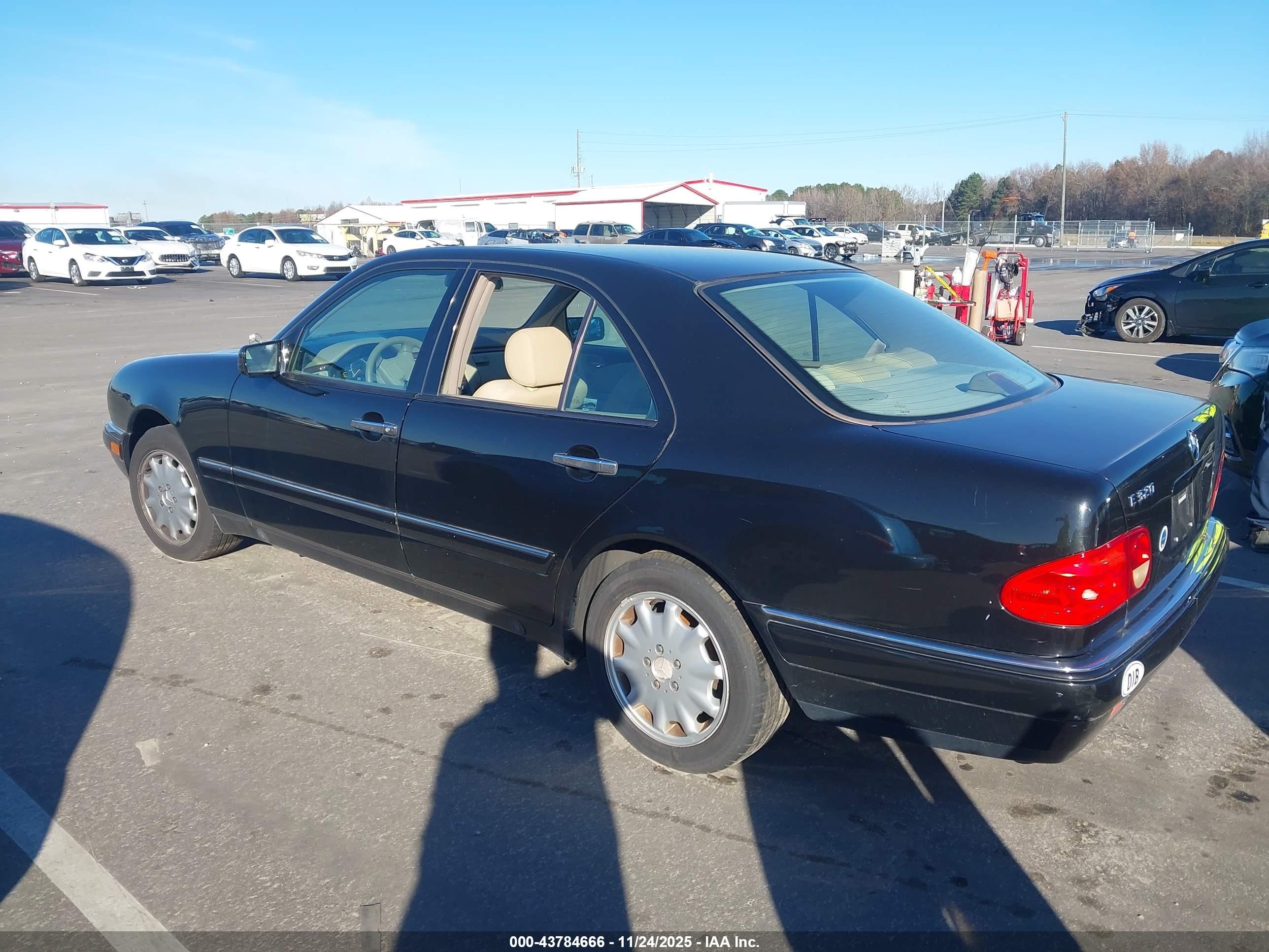 1998 Mercedes-benz E 320   Black vin: WDBJF65F3WA633595