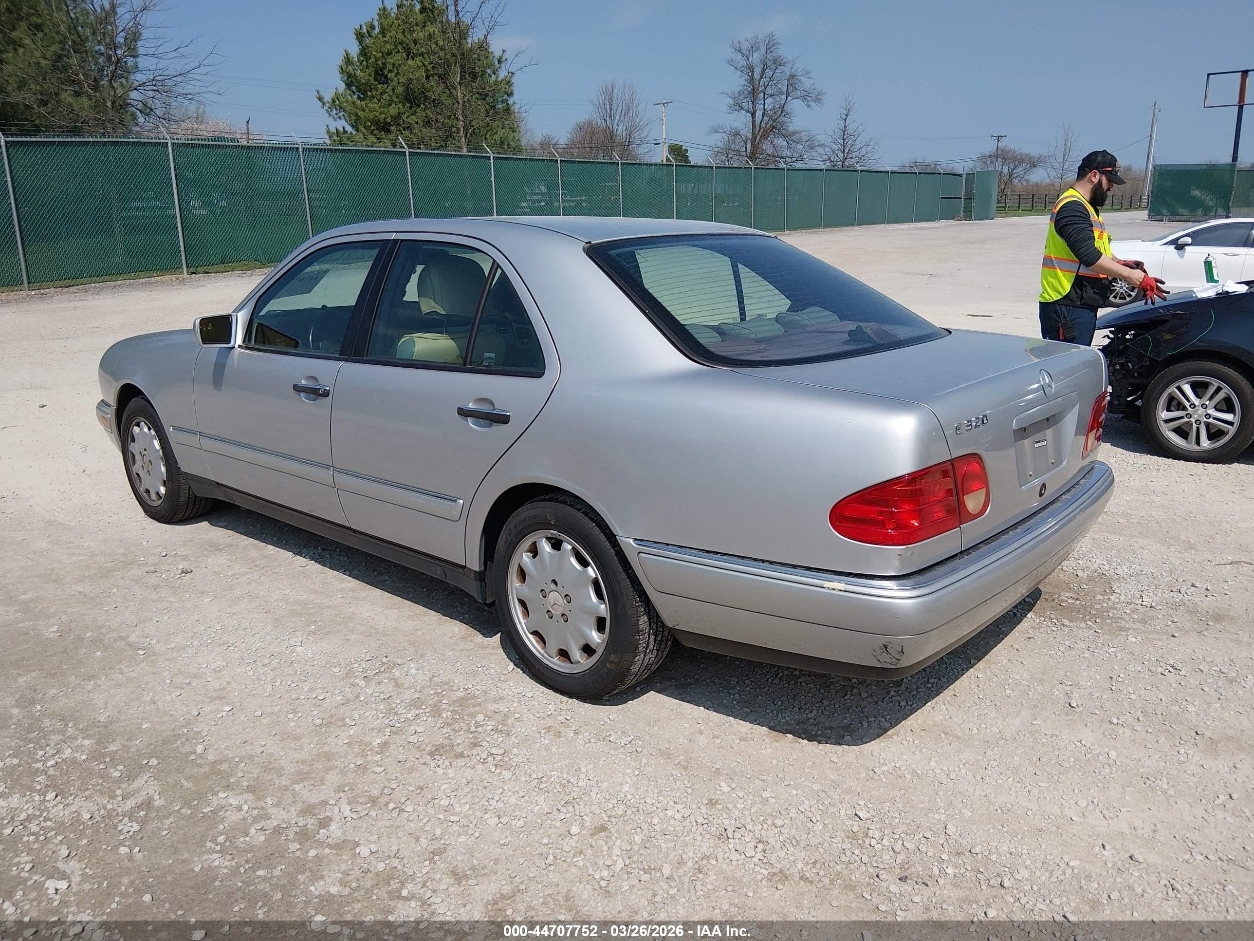 1998 Mercedes-benz E 320   Silver vin: WDBJF65F3WA683140