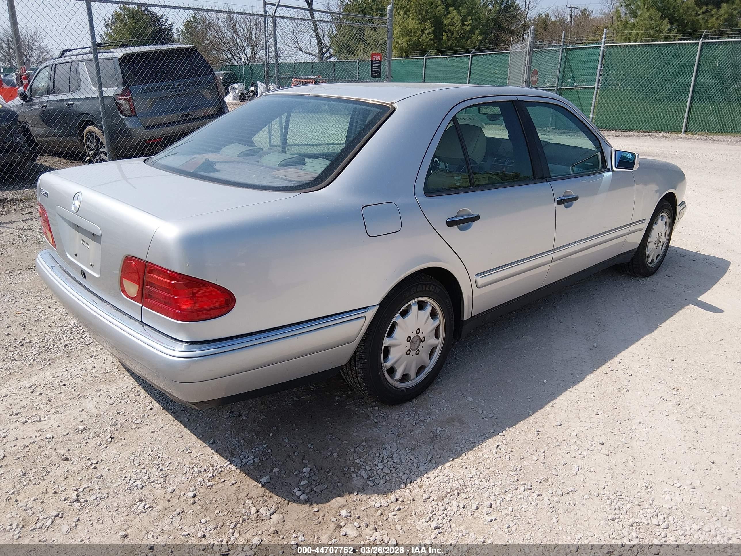 1998 Mercedes-benz E 320   Silver vin: WDBJF65F3WA683140