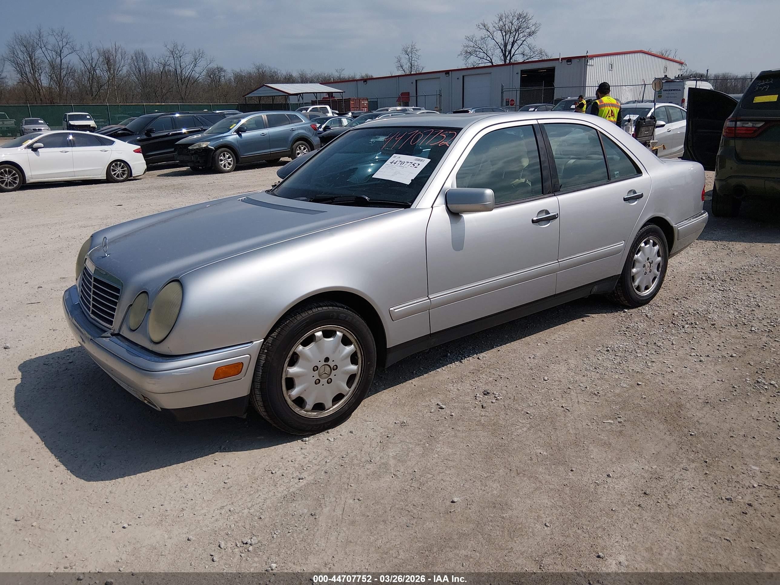 1998 Mercedes-benz E 320   Silver vin: WDBJF65F3WA683140