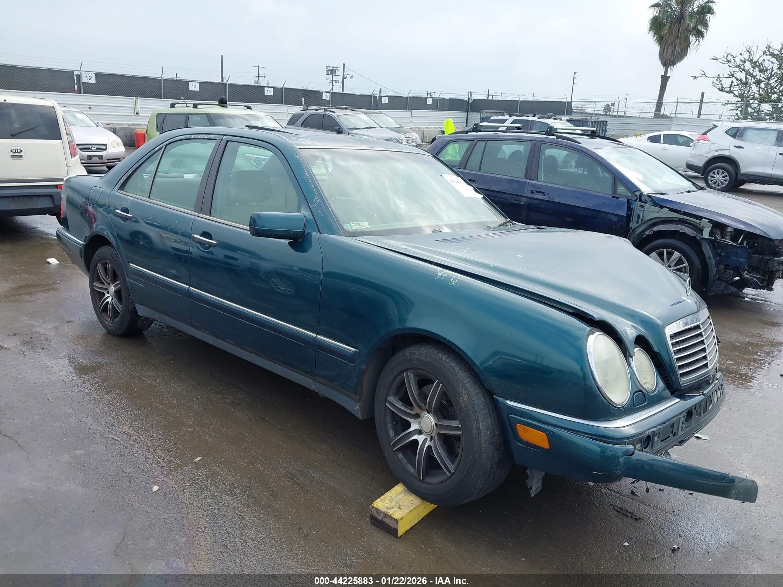 1998 Mercedes-benz E 320   Зеленый vin: WDBJF65F4WA442977