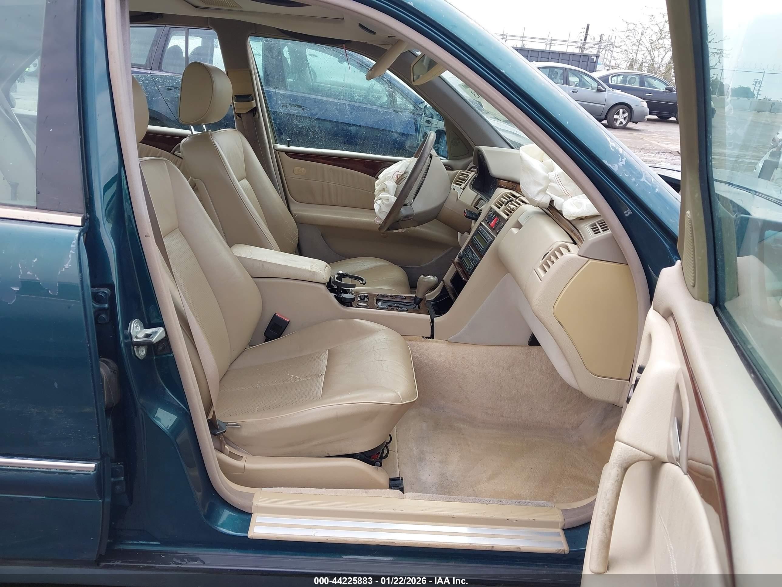 1998 Mercedes-benz E 320   Зеленый vin: WDBJF65F4WA442977