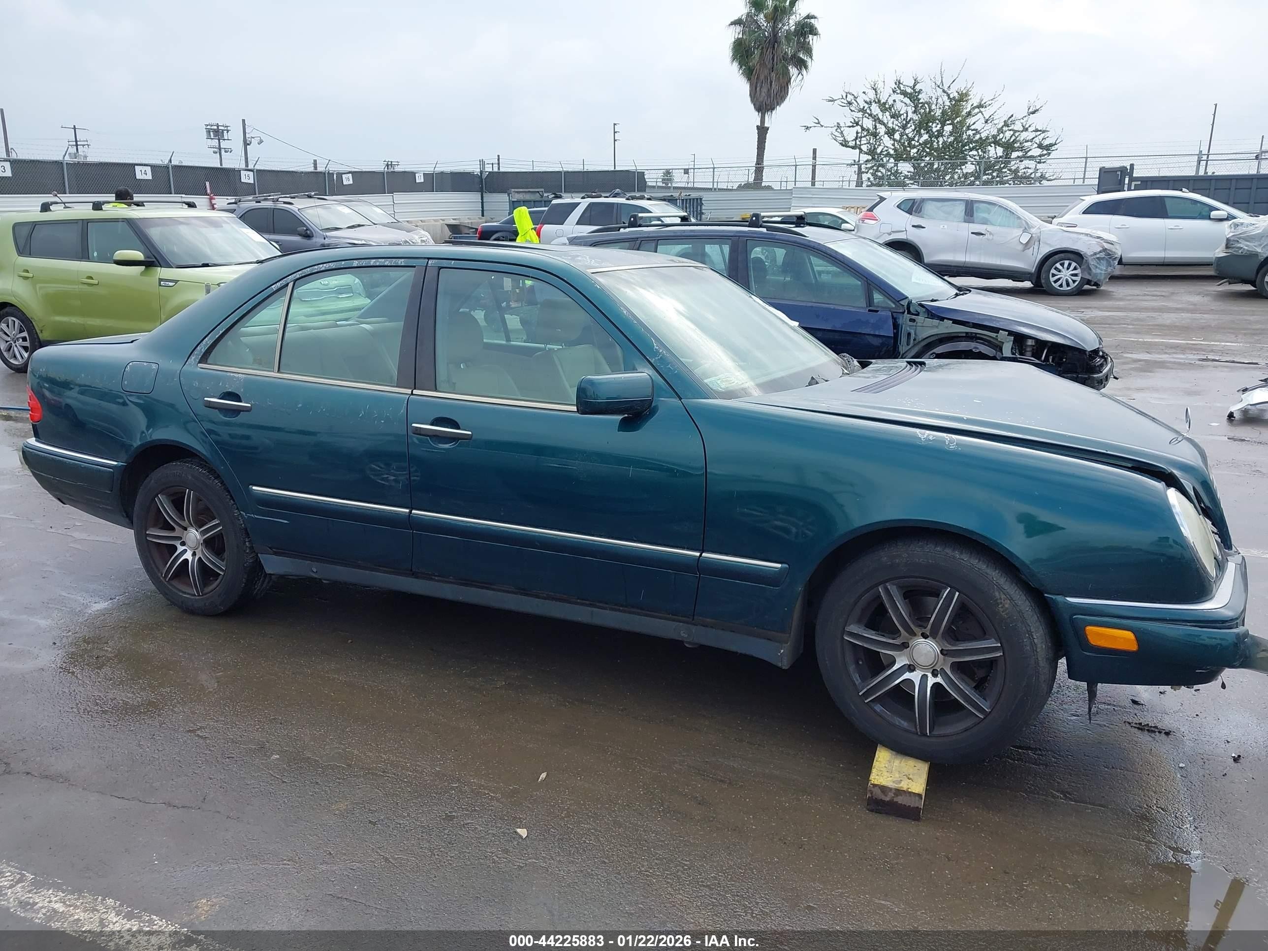 1998 Mercedes-benz E 320   Зеленый vin: WDBJF65F4WA442977
