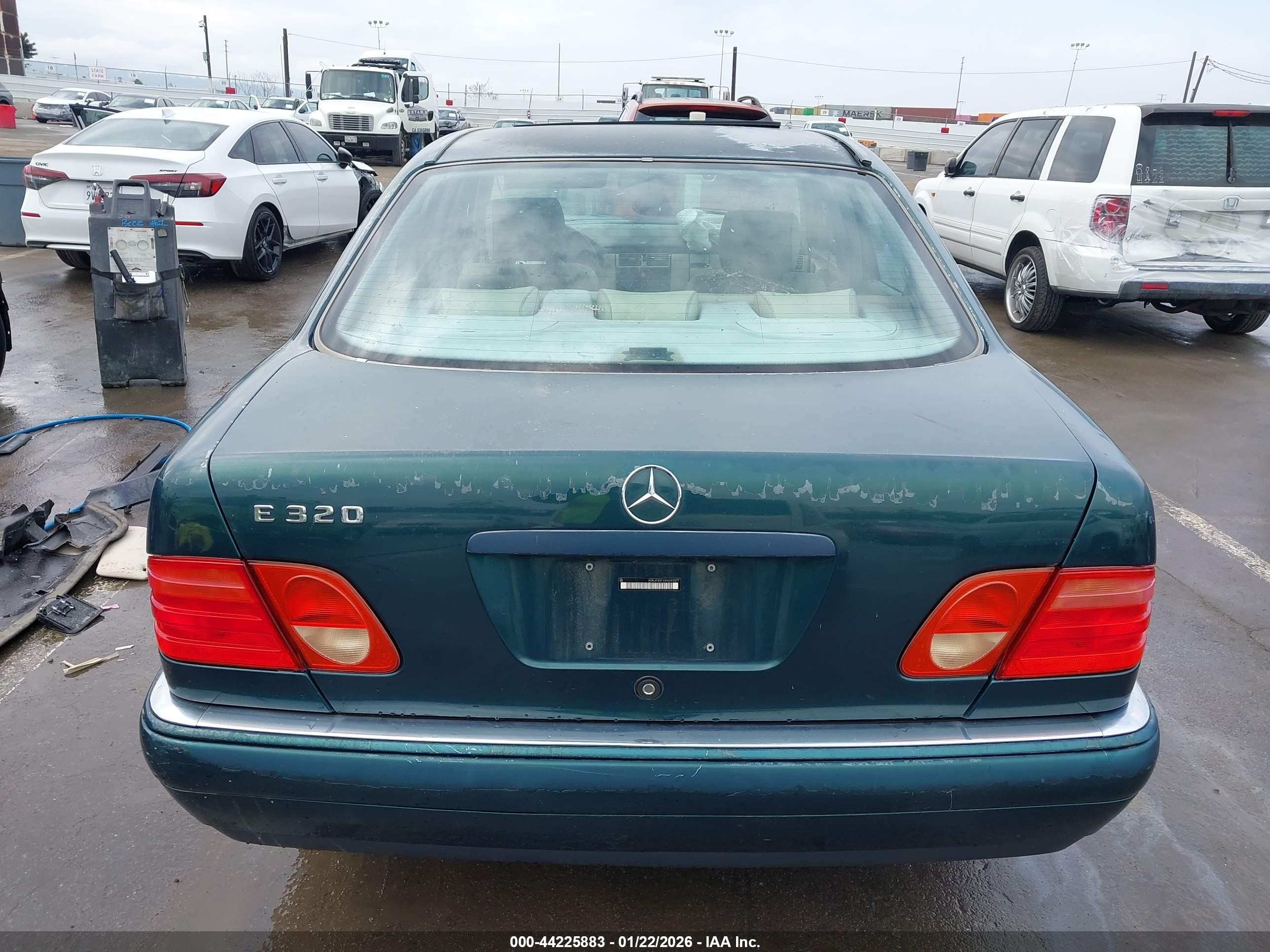 1998 Mercedes-benz E 320   Зеленый vin: WDBJF65F4WA442977