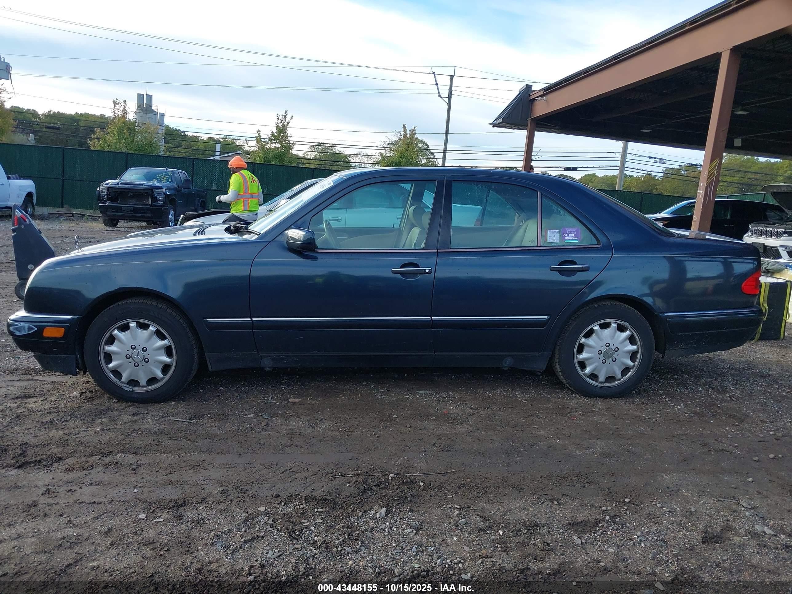 1998 Mercedes-benz E 320   Black vin: WDBJF65F4WA538995