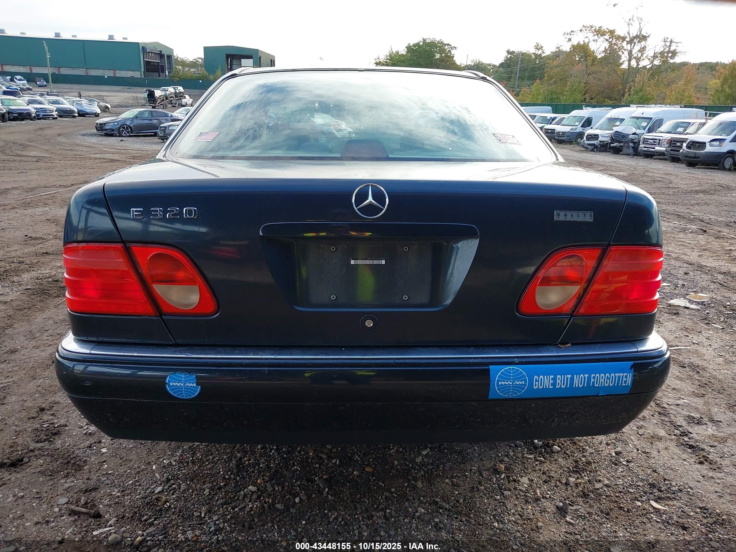 1998 Mercedes-benz E 320   Black vin: WDBJF65F4WA538995