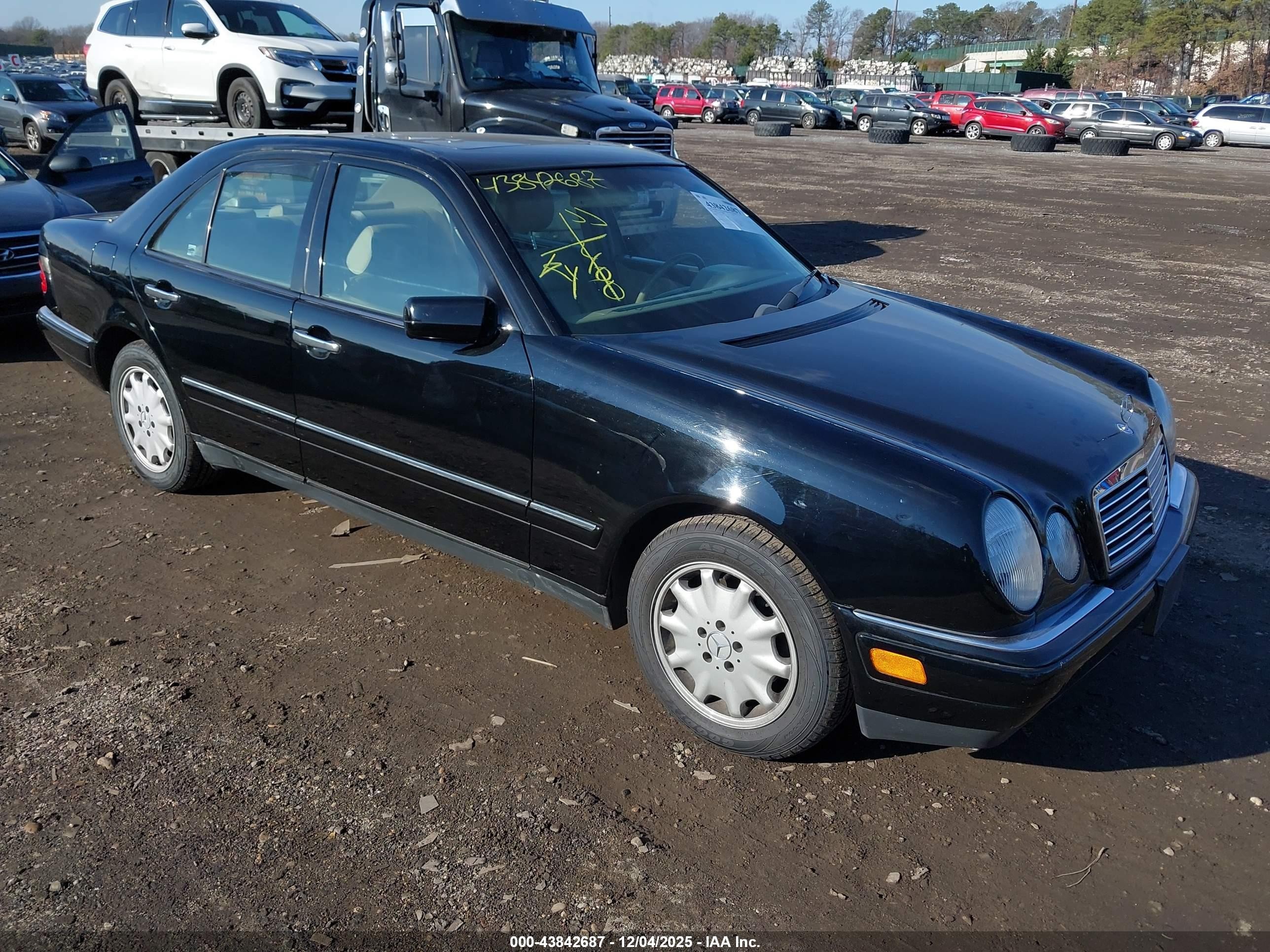 1998 Mercedes-benz E 320   Black vin: WDBJF65F4WA651832