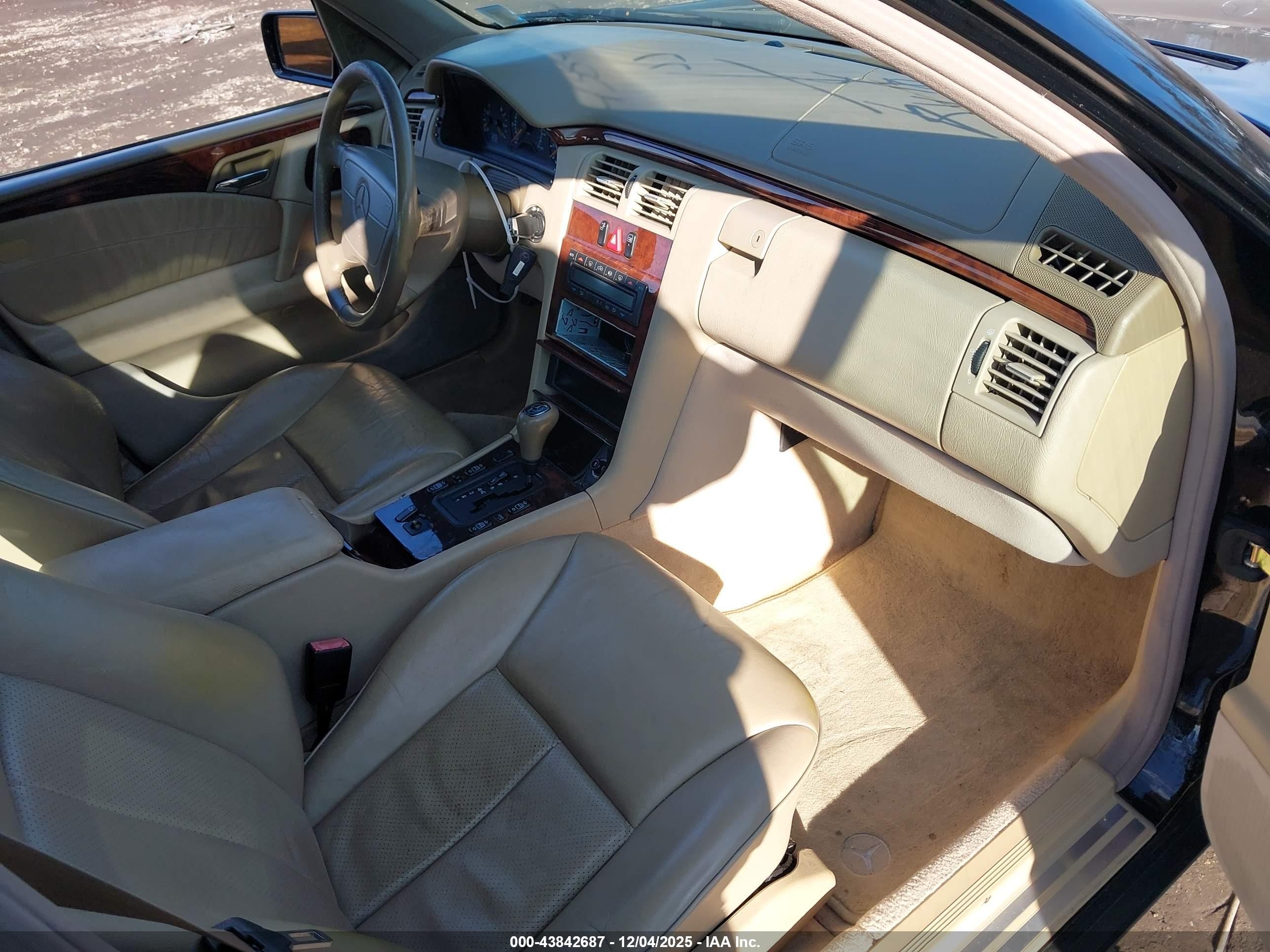 1998 Mercedes-benz E 320   Black vin: WDBJF65F4WA651832