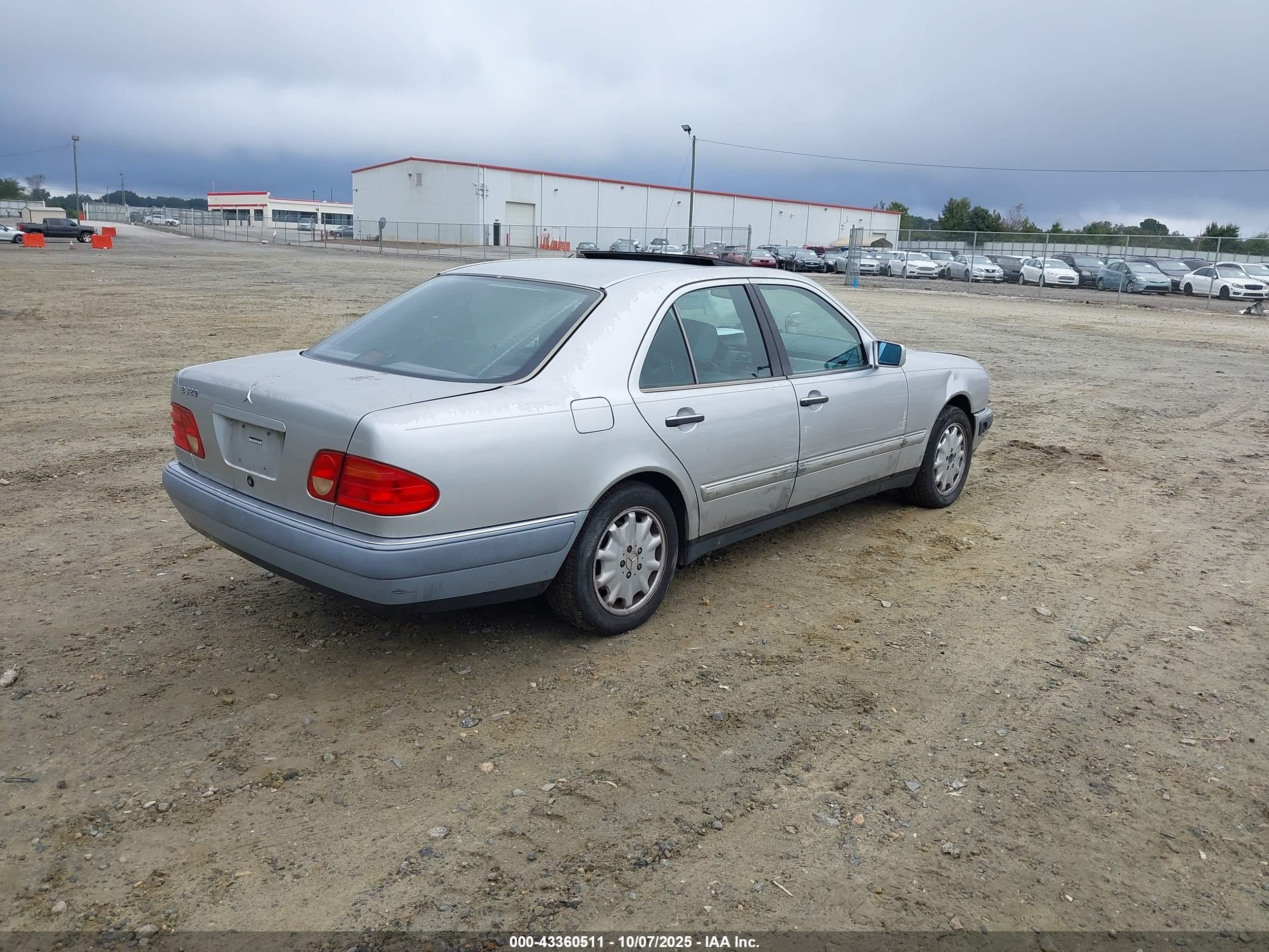 1998 Mercedes-benz E 320   Silver vin: WDBJF65F5WA437514