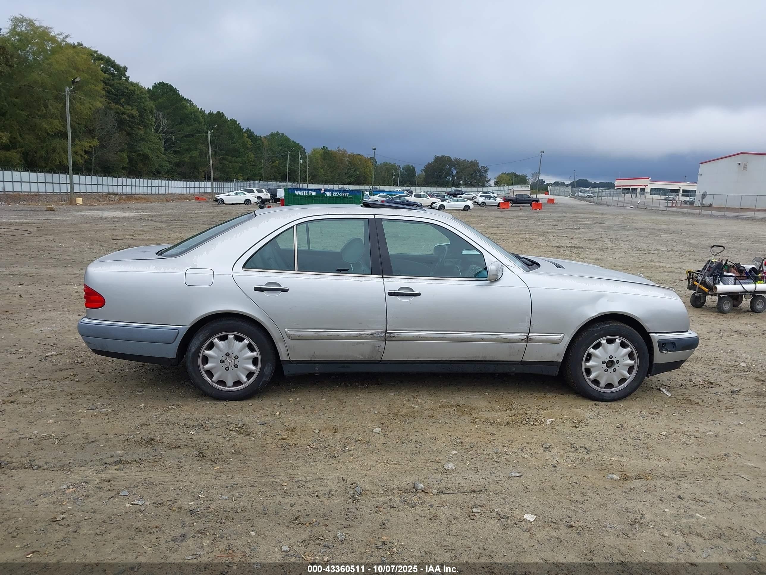 1998 Mercedes-benz E 320   Silver vin: WDBJF65F5WA437514