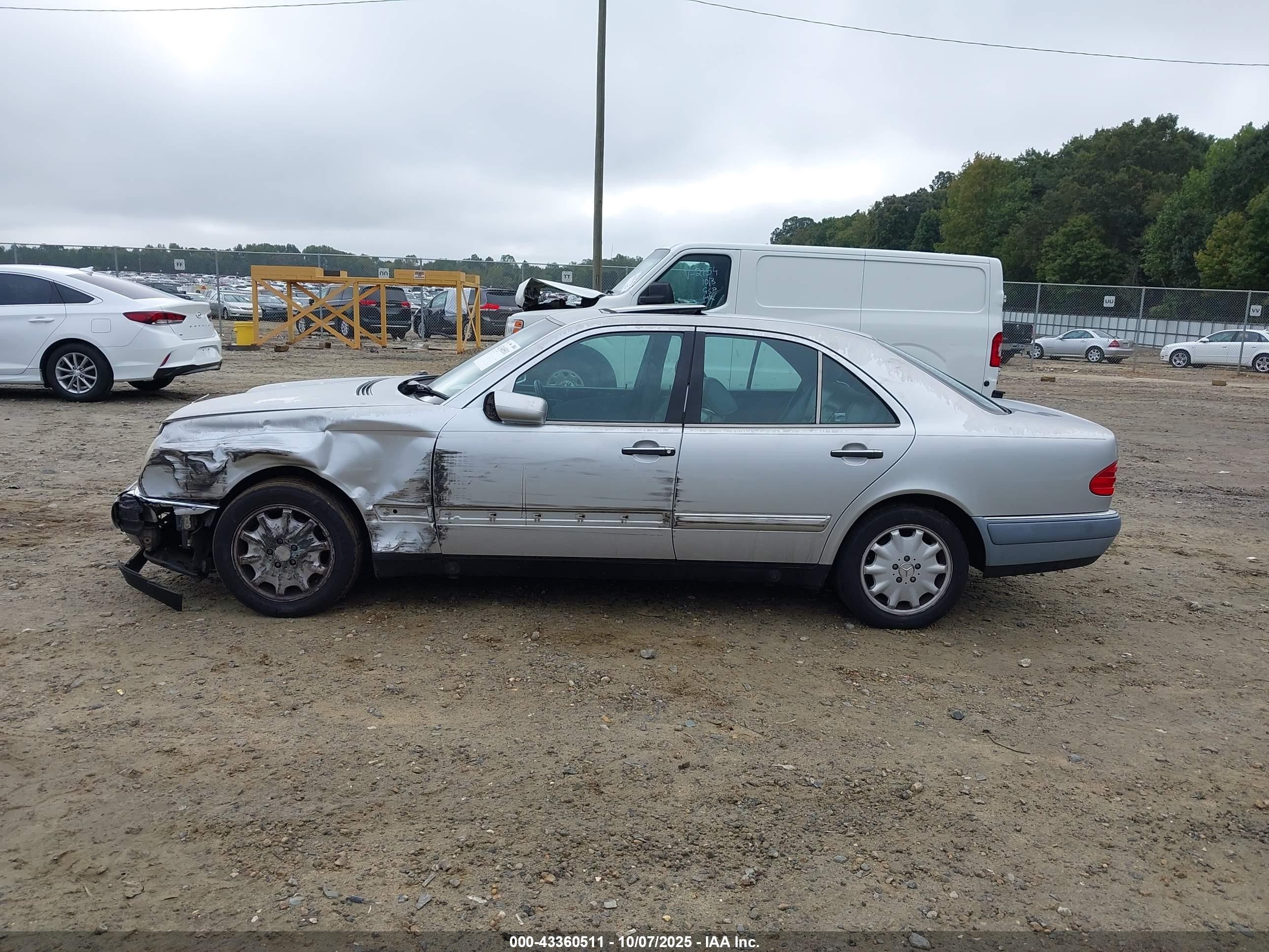 1998 Mercedes-benz E 320   Silver vin: WDBJF65F5WA437514