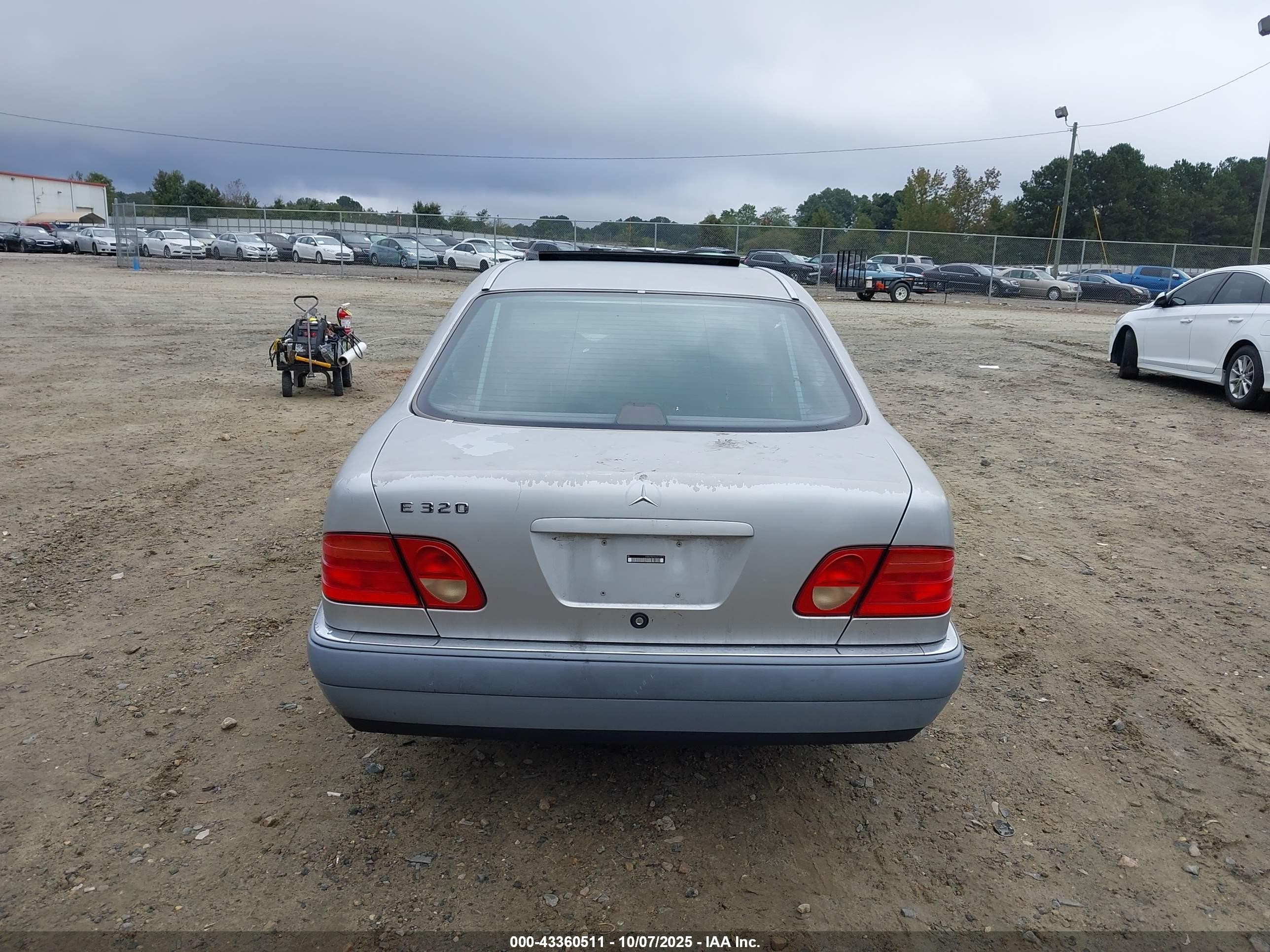 1998 Mercedes-benz E 320   Silver vin: WDBJF65F5WA437514