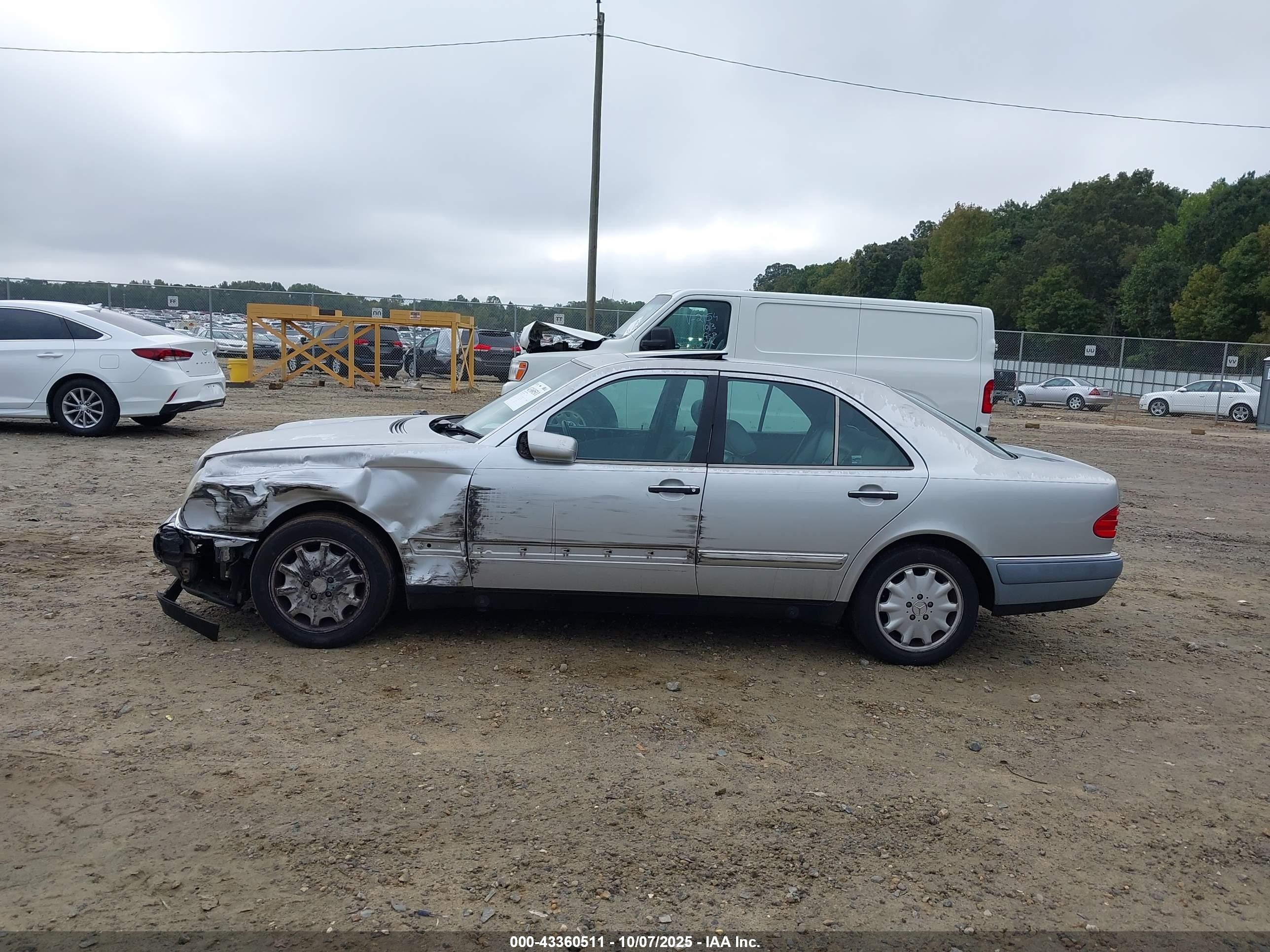 1998 Mercedes-benz E 320   Silver vin: WDBJF65F5WA437514