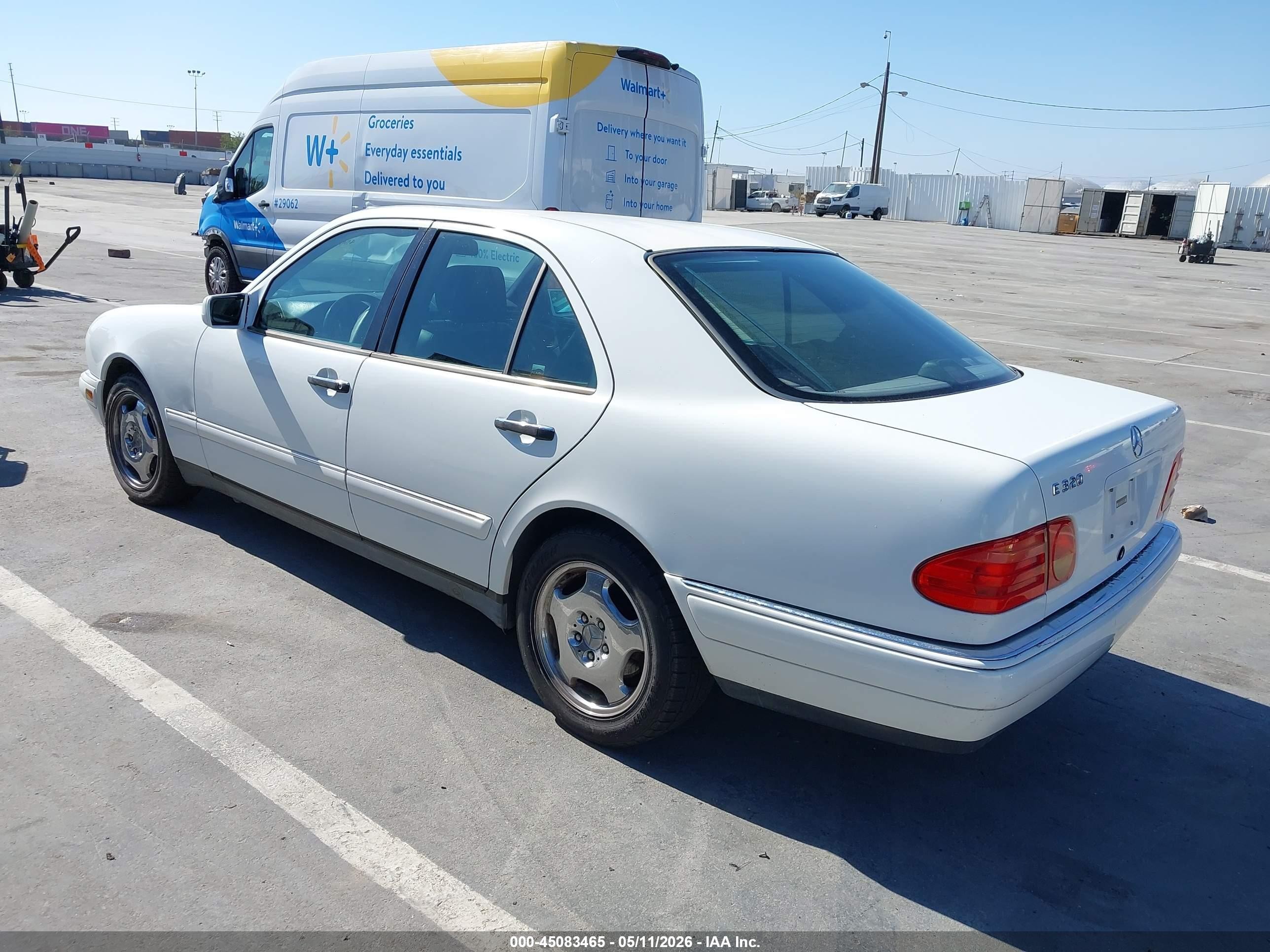 1998 Mercedes-benz E 320   White vin: WDBJF65F5WA549715