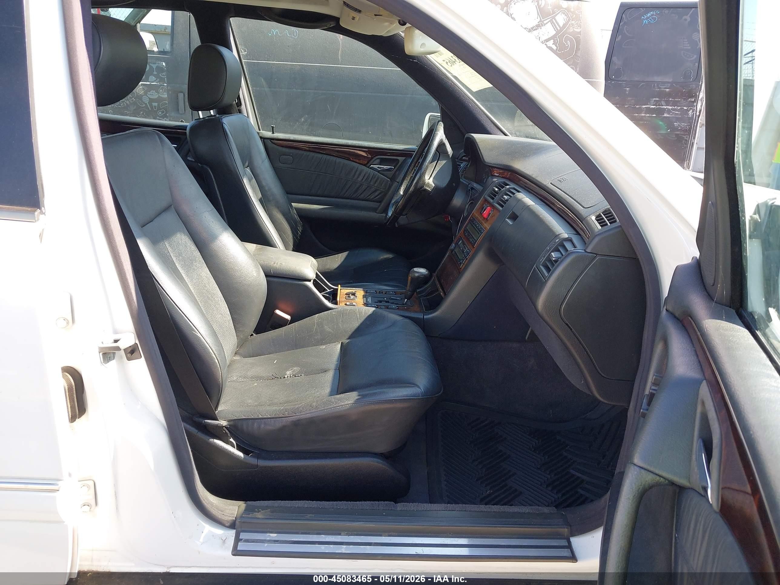 1998 Mercedes-benz E 320   White vin: WDBJF65F5WA549715