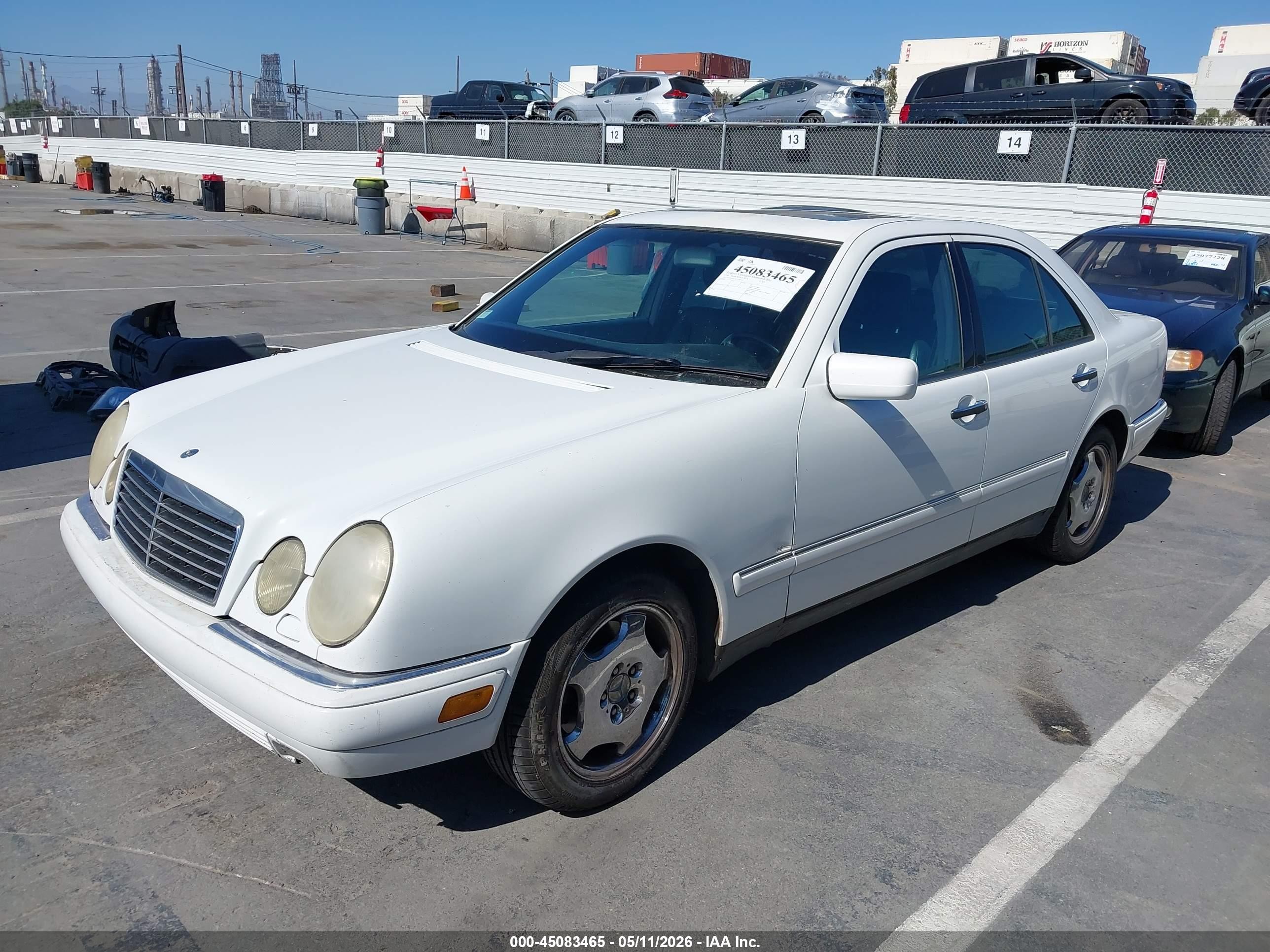 1998 Mercedes-benz E 320   White vin: WDBJF65F5WA549715