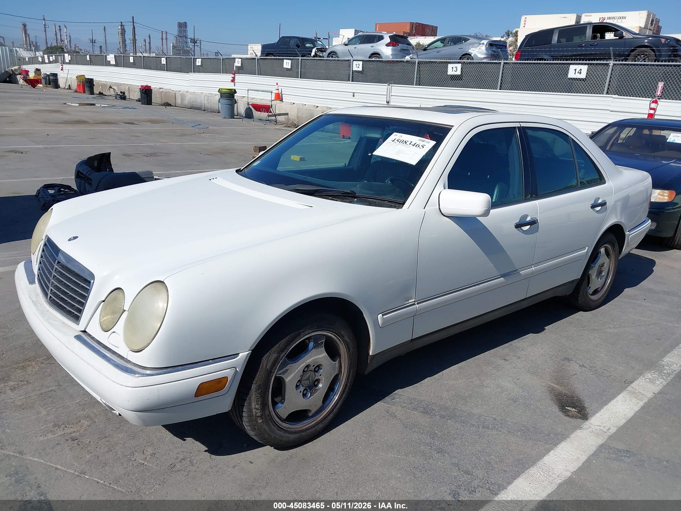 1998 Mercedes-benz E 320   White vin: WDBJF65F5WA549715