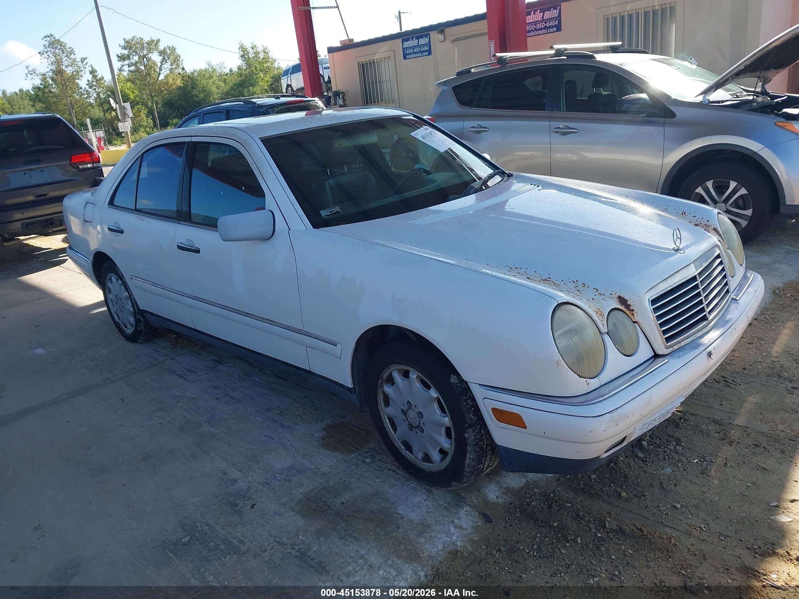 1998 Mercedes-benz E 320   White vin: WDBJF65F5WA629838