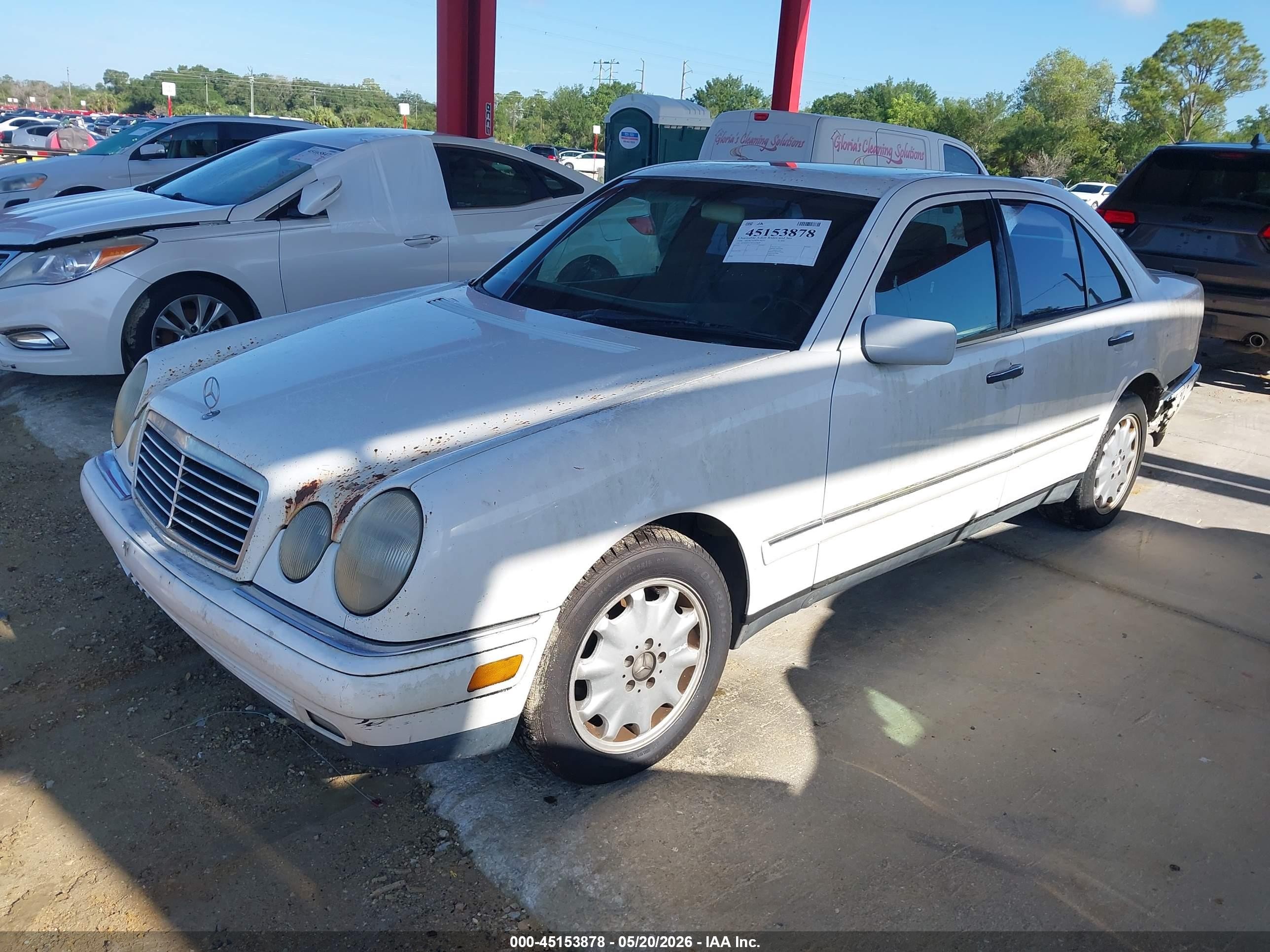 1998 Mercedes-benz E 320   White vin: WDBJF65F5WA629838