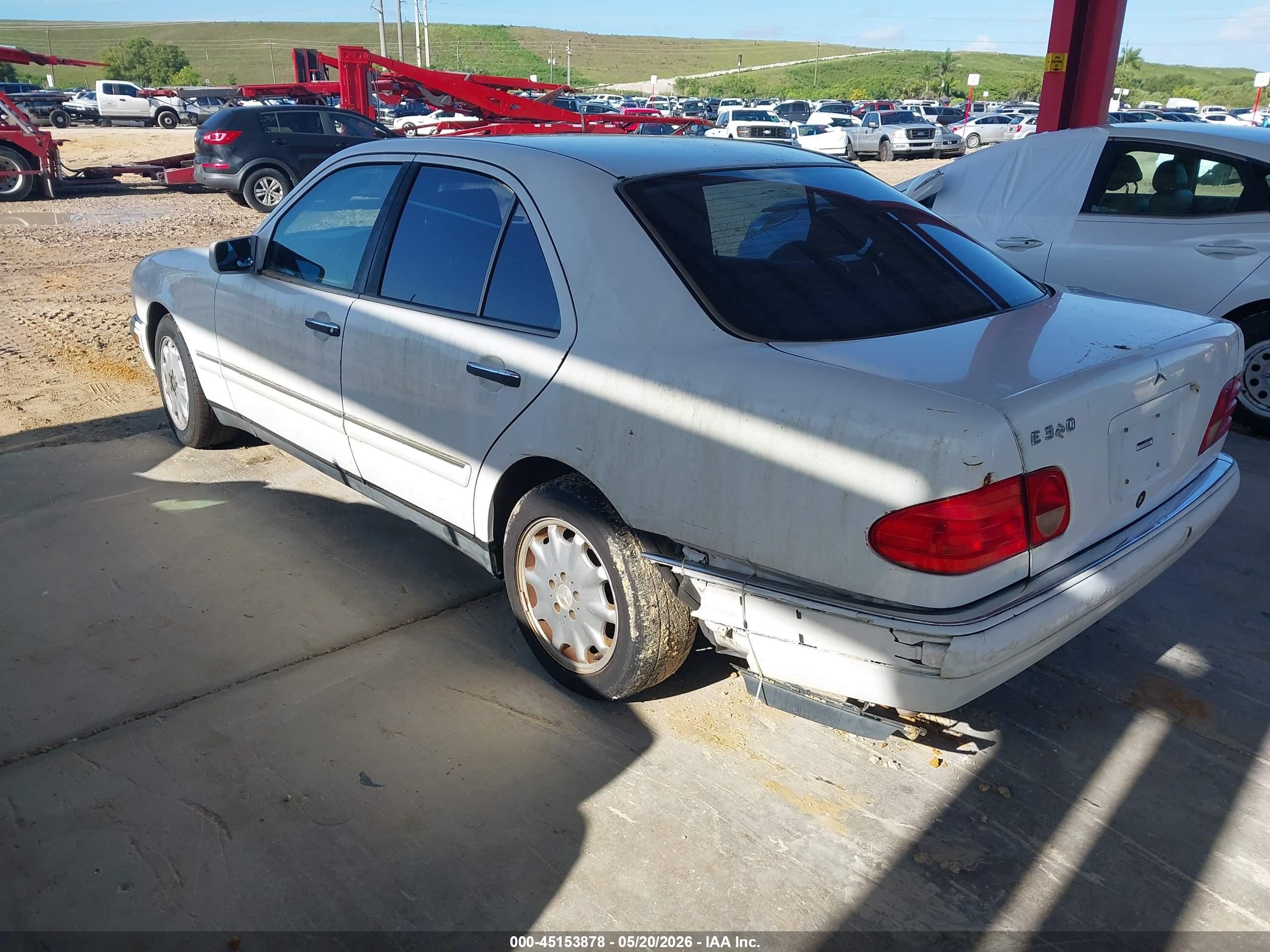 1998 Mercedes-benz E 320   White vin: WDBJF65F5WA629838