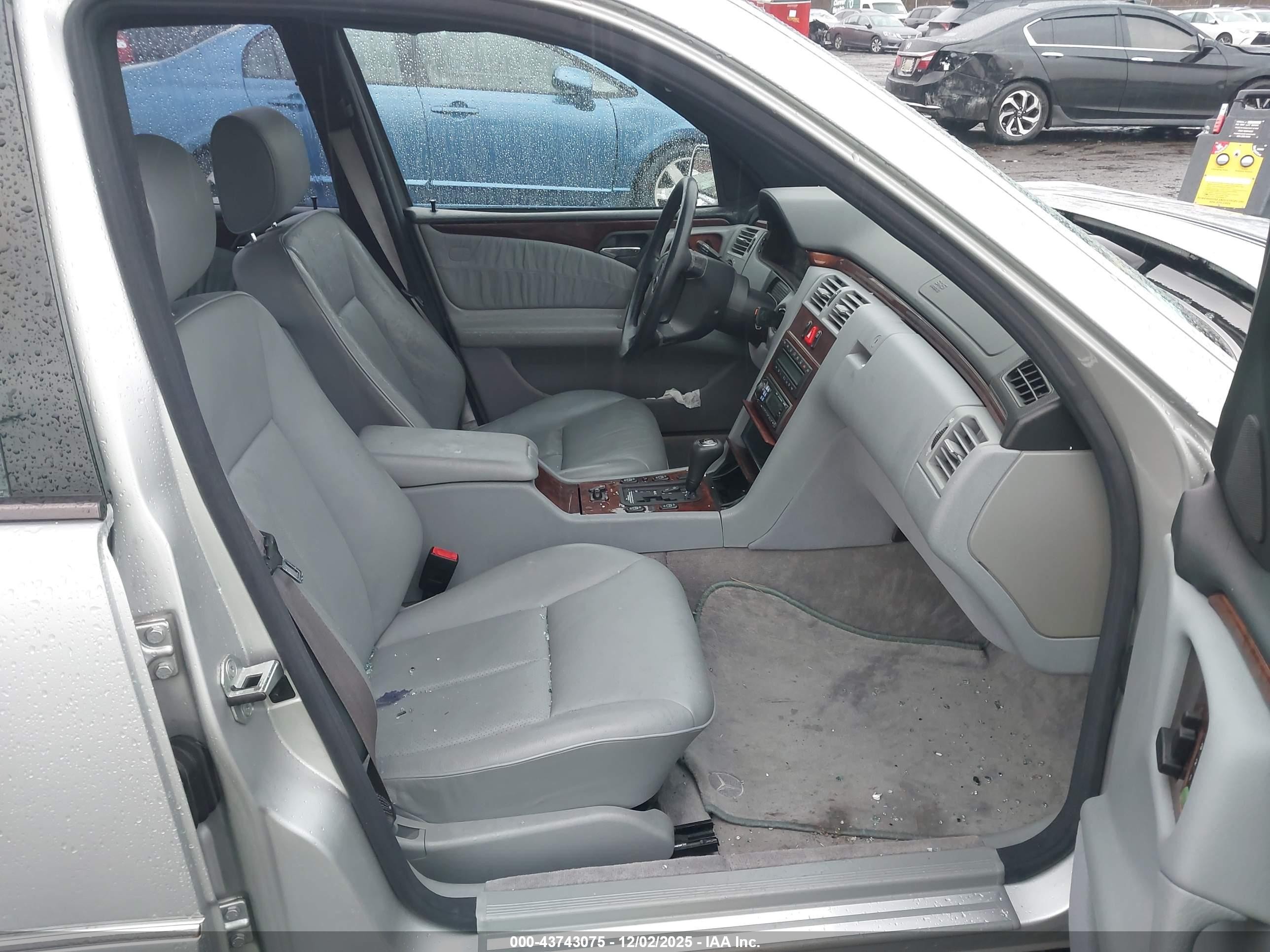 1998 Mercedes-benz E 320   Silver vin: WDBJF65F5WA698271