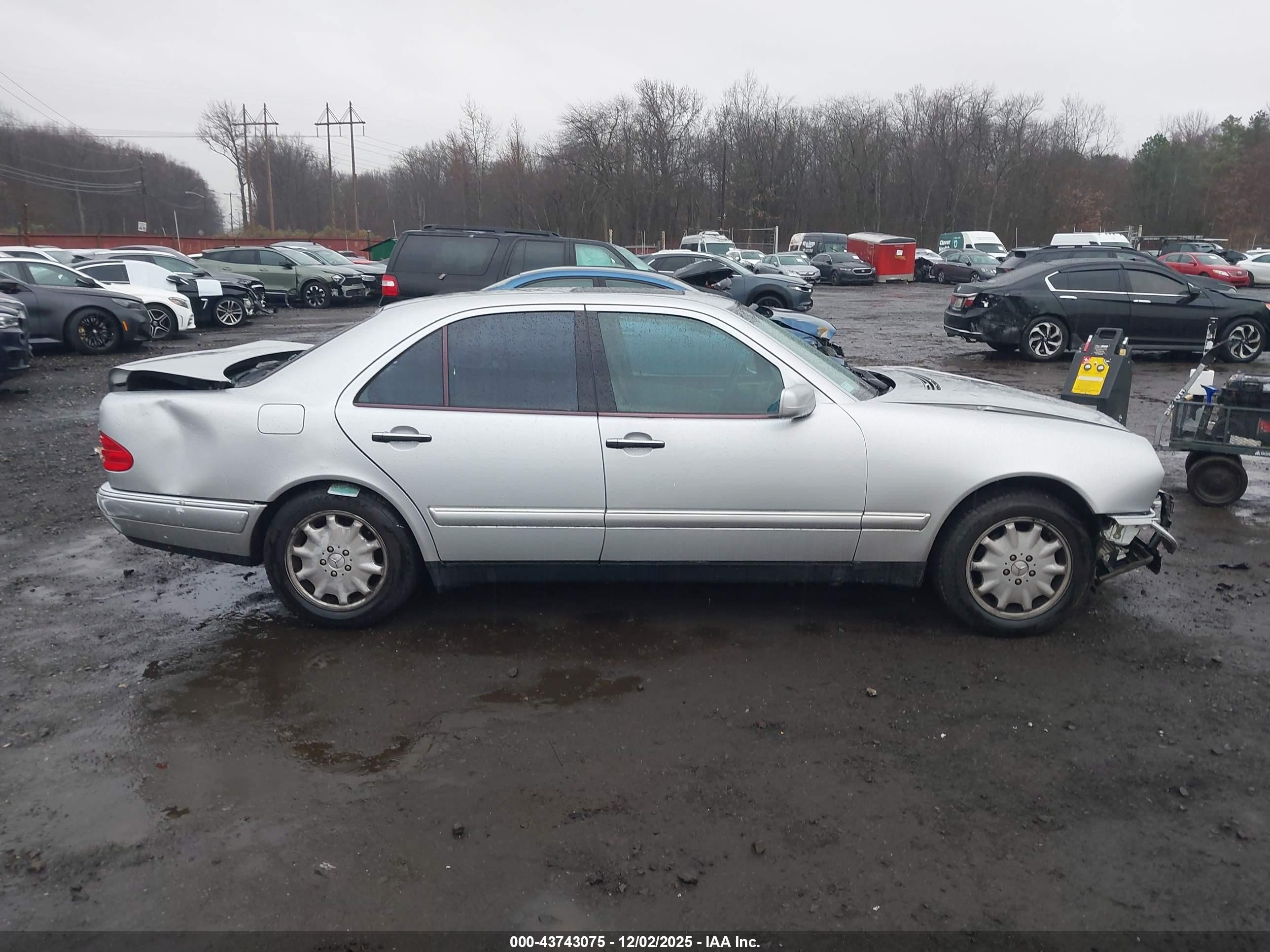 1998 Mercedes-benz E 320   Silver vin: WDBJF65F5WA698271