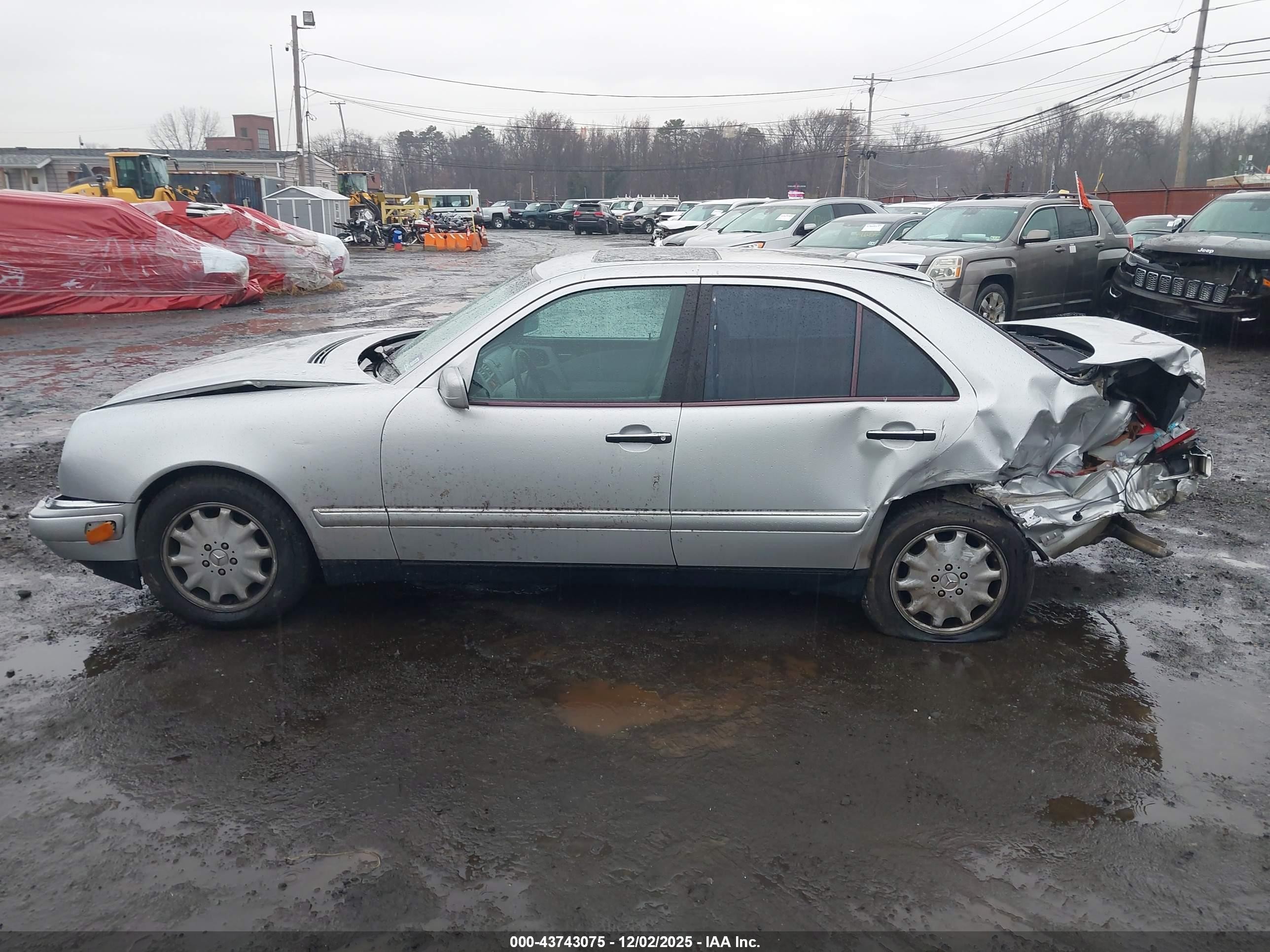 1998 Mercedes-benz E 320   Silver vin: WDBJF65F5WA698271
