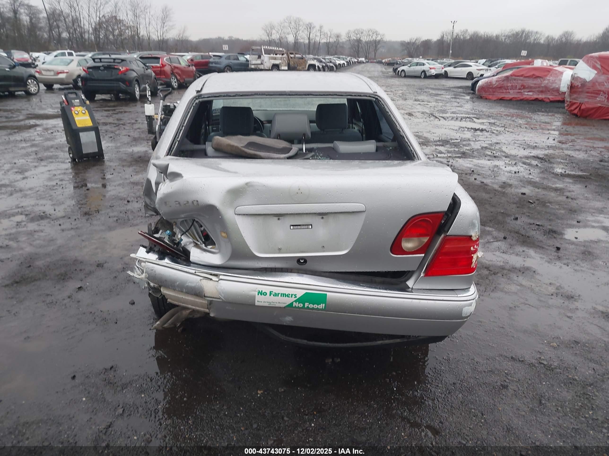 1998 Mercedes-benz E 320   Silver vin: WDBJF65F5WA698271