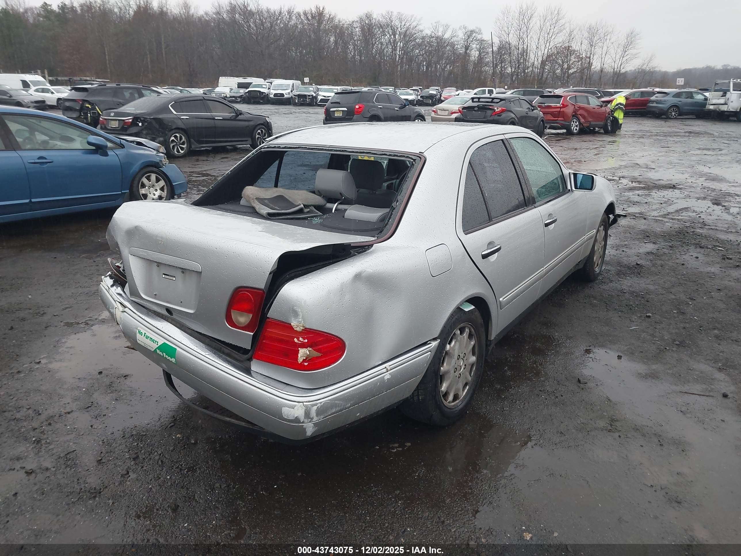 1998 Mercedes-benz E 320   Silver vin: WDBJF65F5WA698271