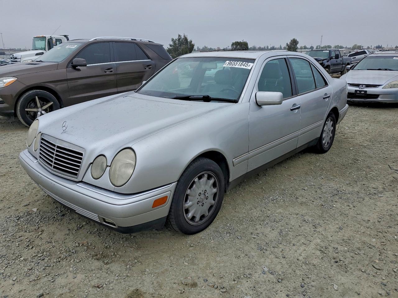 WDBJF65F5WA704053
