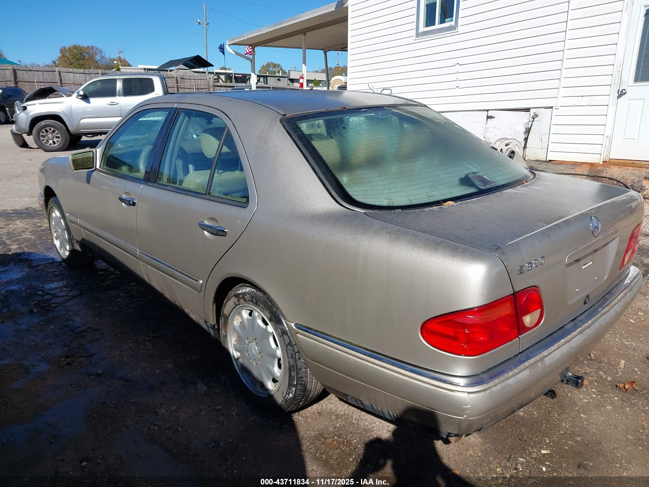 1998 Mercedes-benz E 320   Champagne vin: WDBJF65F6WA506100