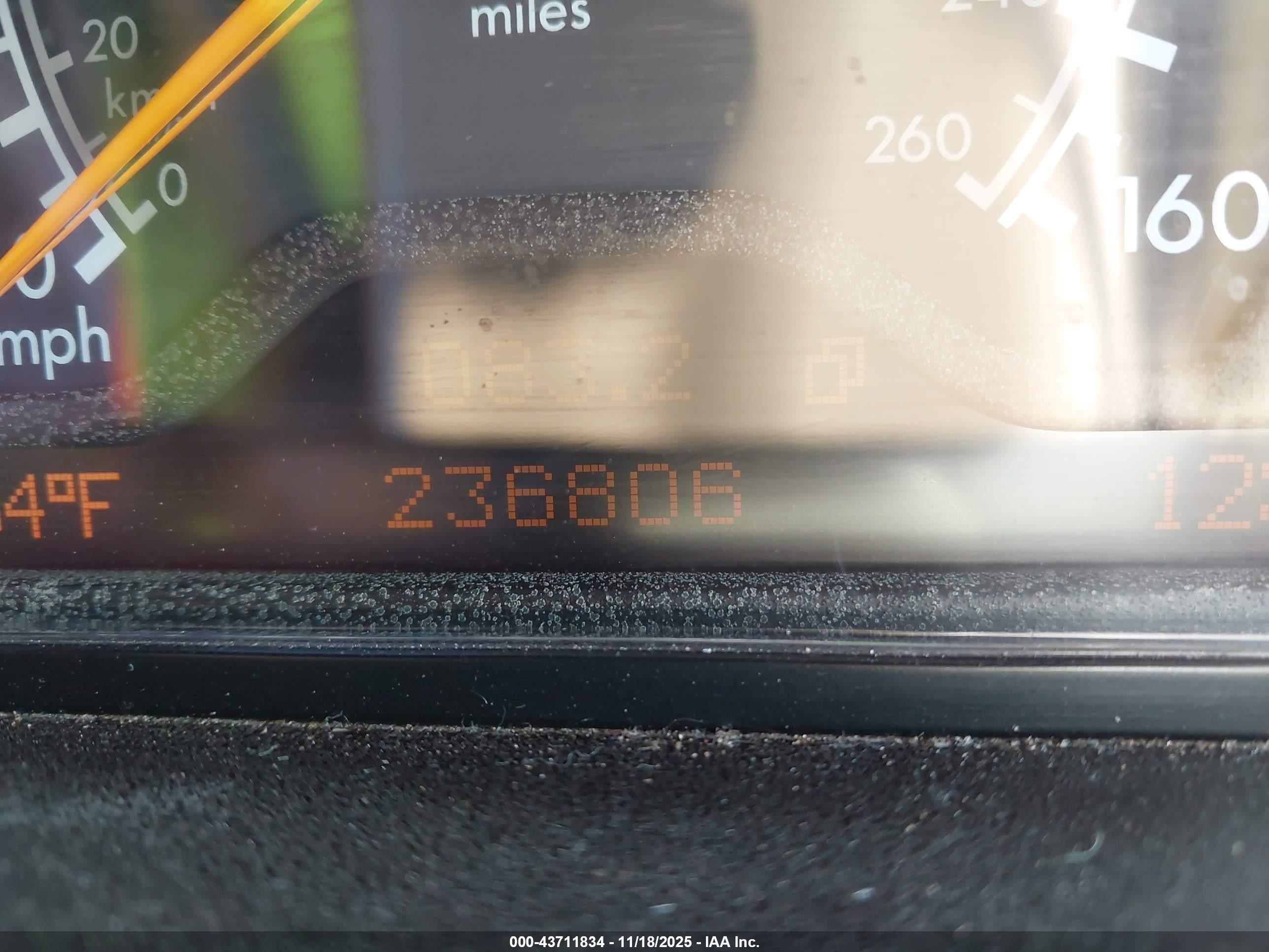 1998 Mercedes-benz E 320   Champagne vin: WDBJF65F6WA506100