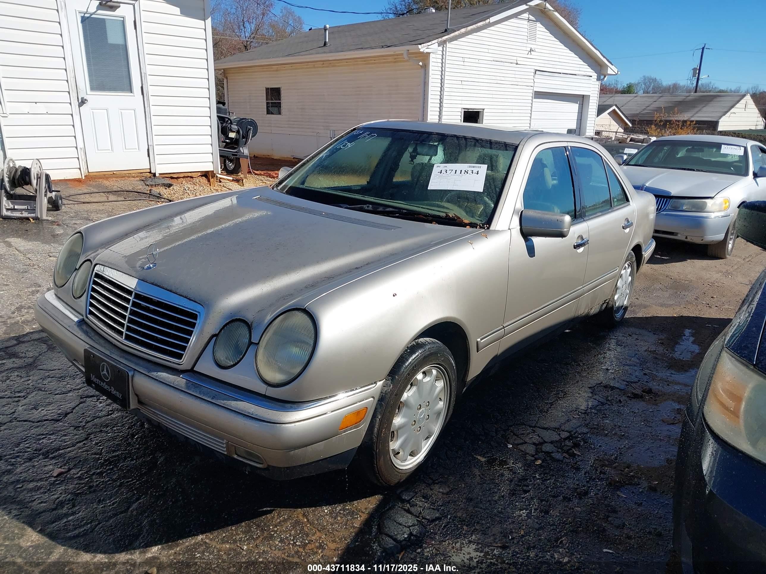 1998 Mercedes-benz E 320   Champagne vin: WDBJF65F6WA506100