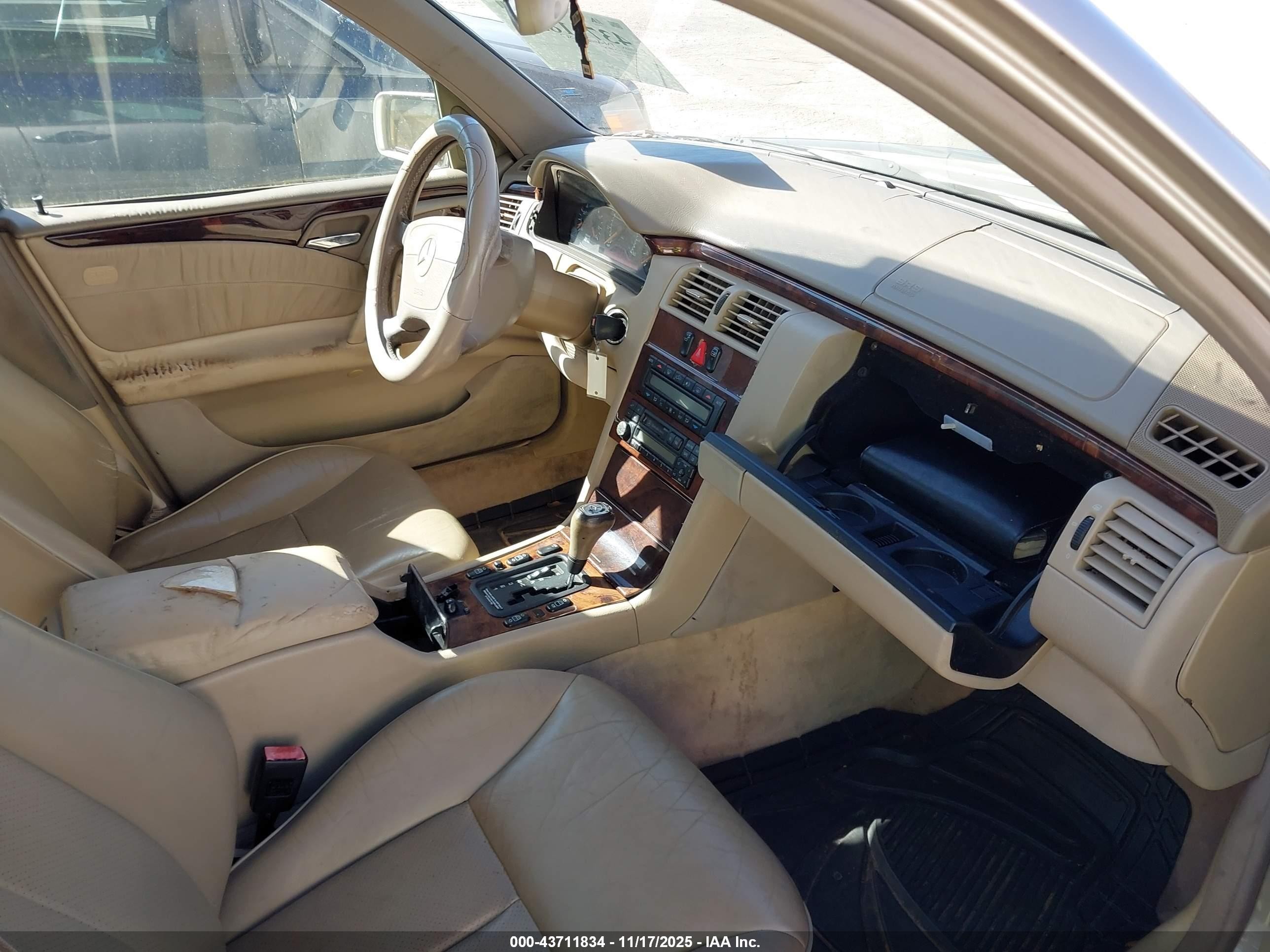 1998 Mercedes-benz E 320   Champagne vin: WDBJF65F6WA506100