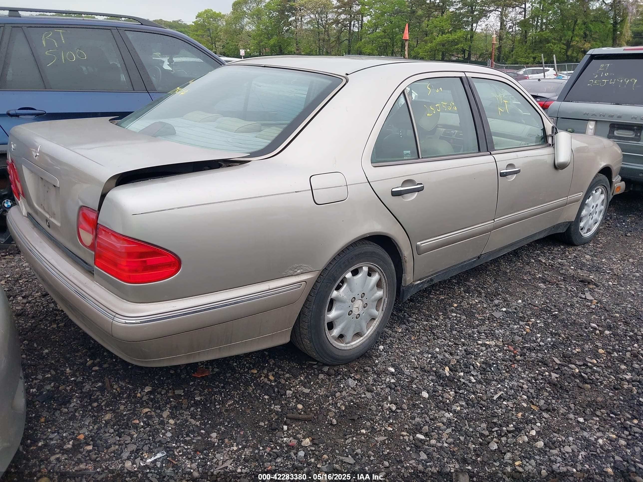 1998 Mercedes-benz E 320   Золотой vin: WDBJF65F6WA518201
