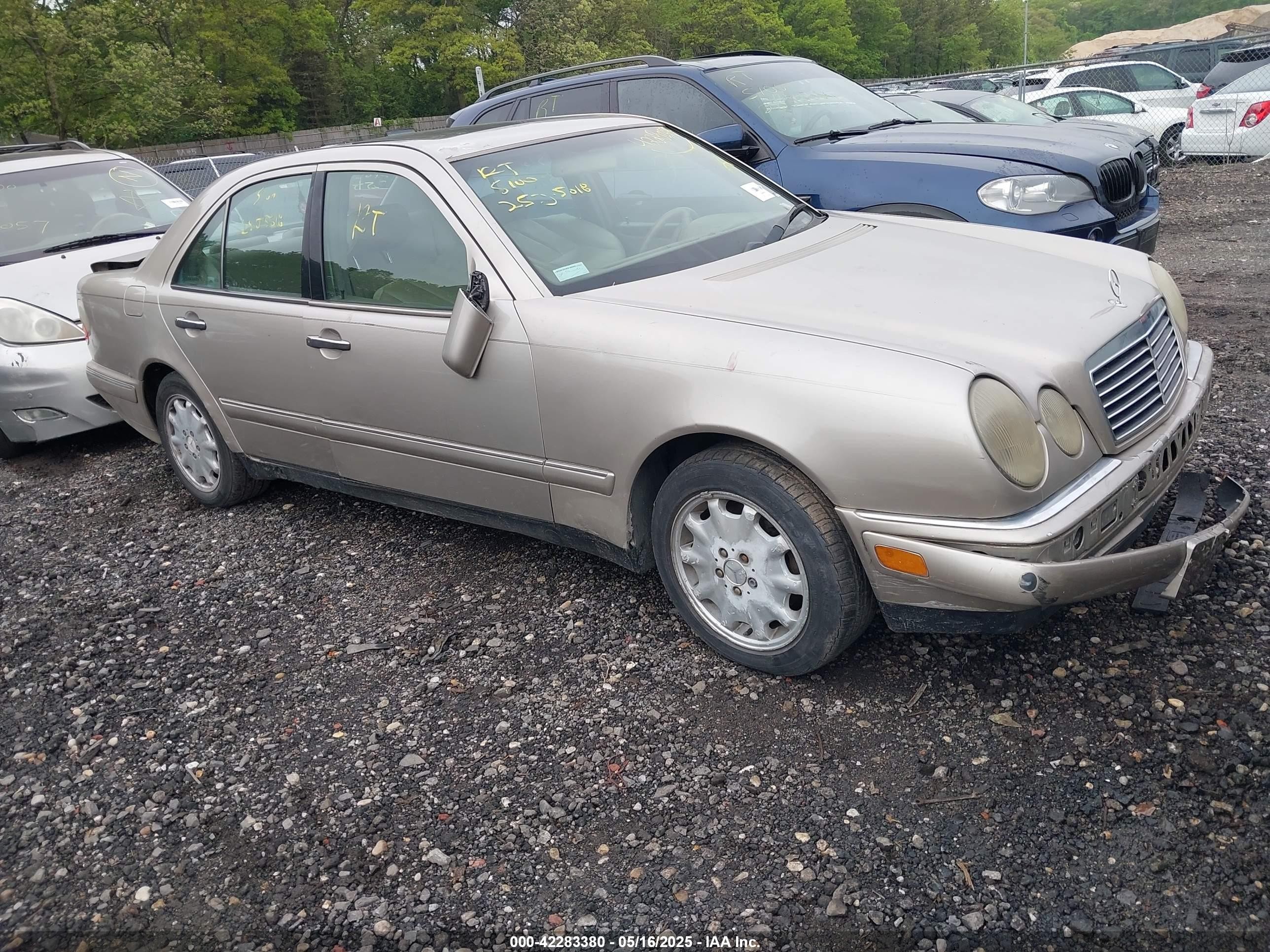 1998 Mercedes-benz E 320   Золотой vin: WDBJF65F6WA518201