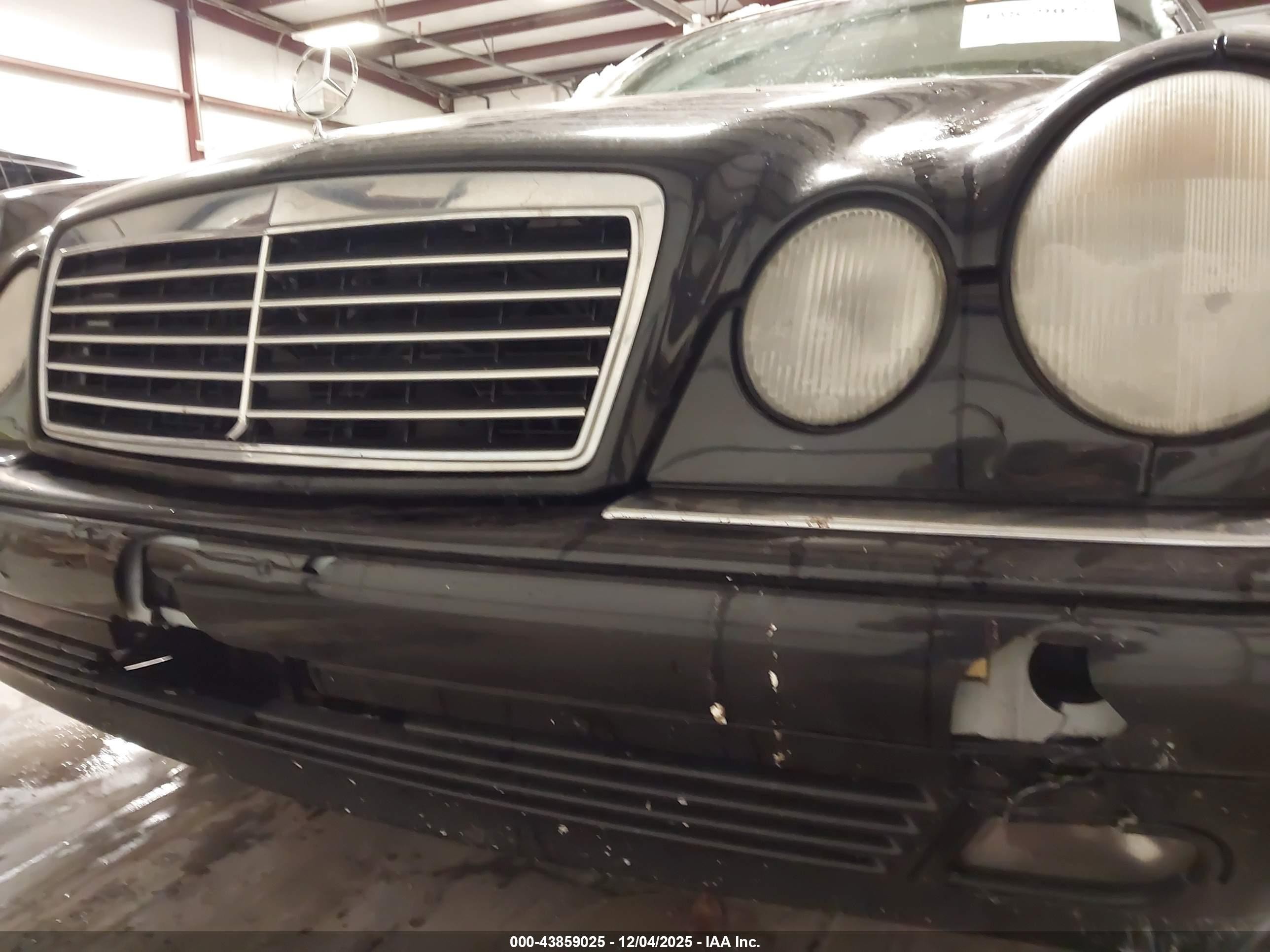 1998 Mercedes-benz E 320   Black vin: WDBJF65F6WA553191