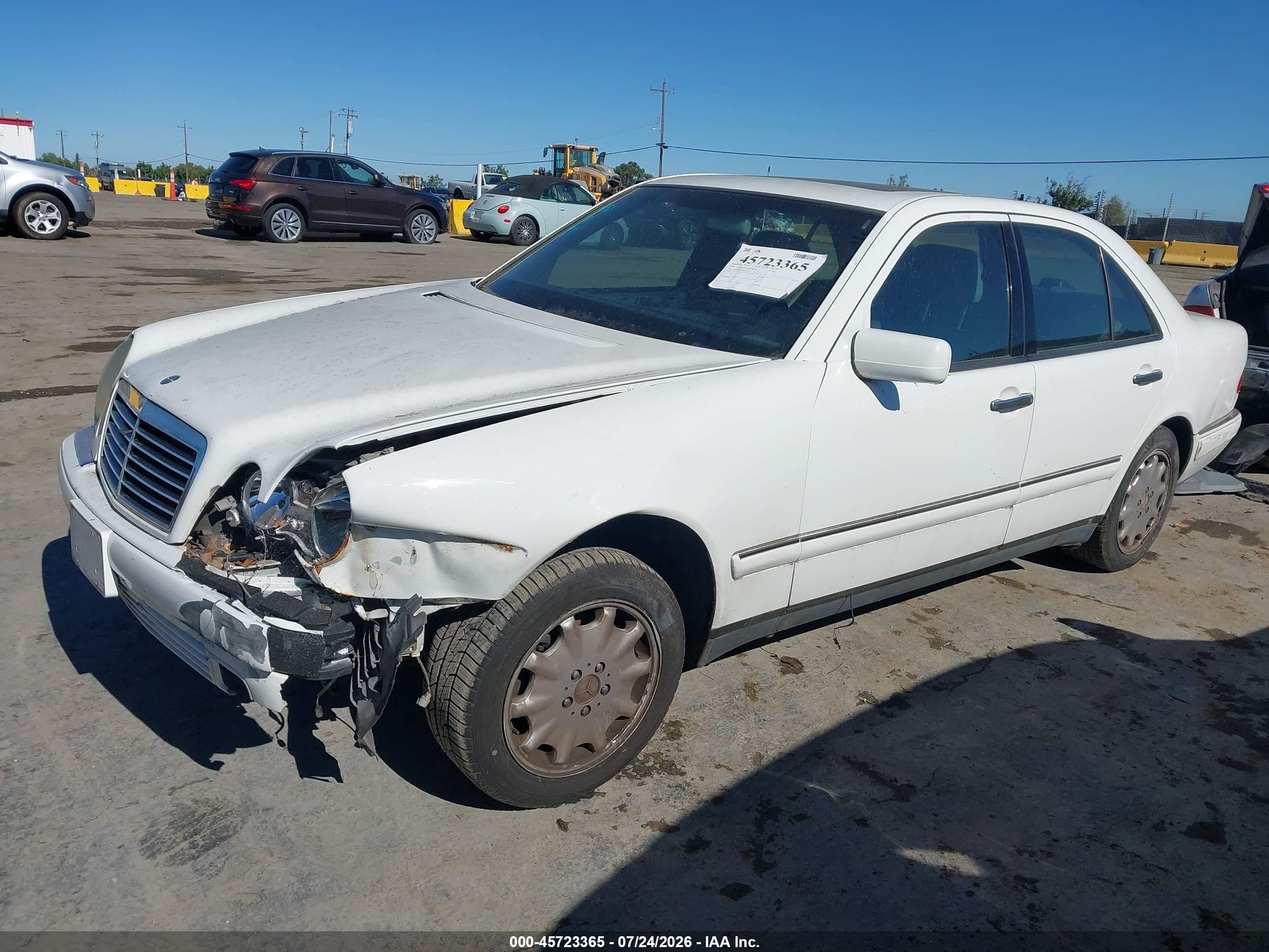 1998 Mercedes-benz E 320   White vin: WDBJF65F6WA657129