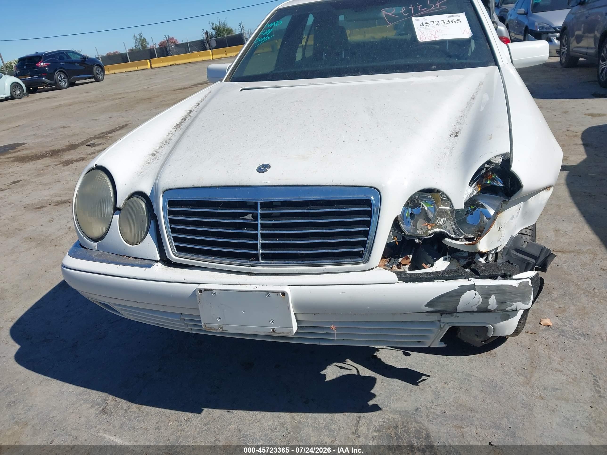 1998 Mercedes-benz E 320   White vin: WDBJF65F6WA657129