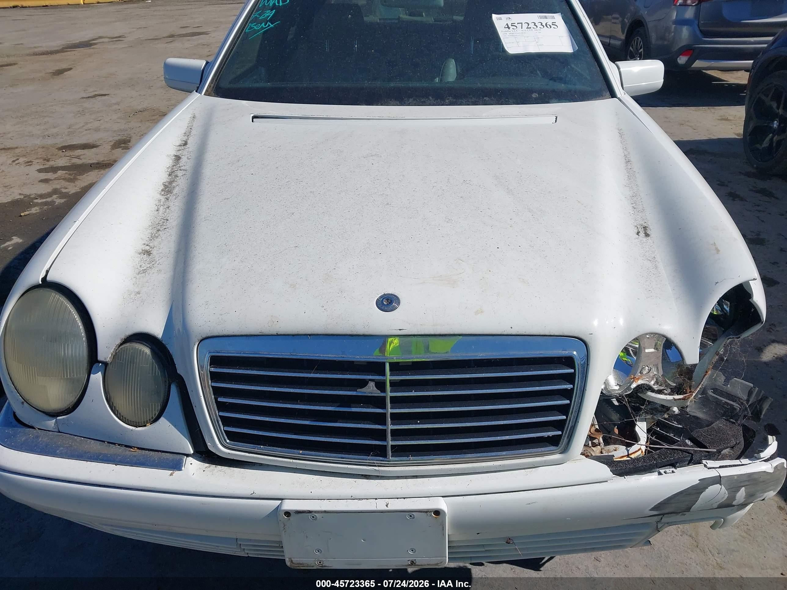 1998 Mercedes-benz E 320   White vin: WDBJF65F6WA657129