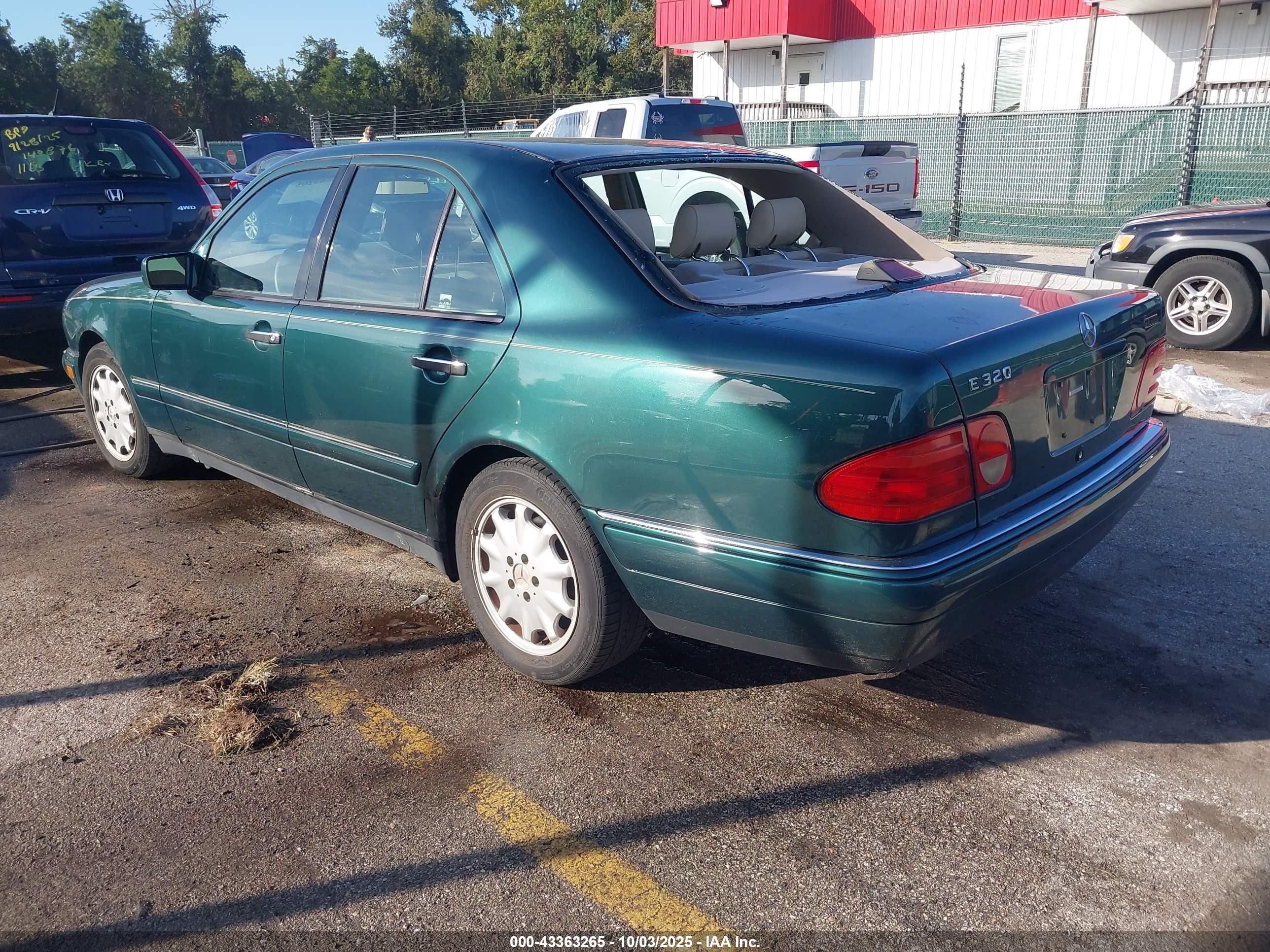 1998 Mercedes-benz E 320   Green vin: WDBJF65F6WA676179