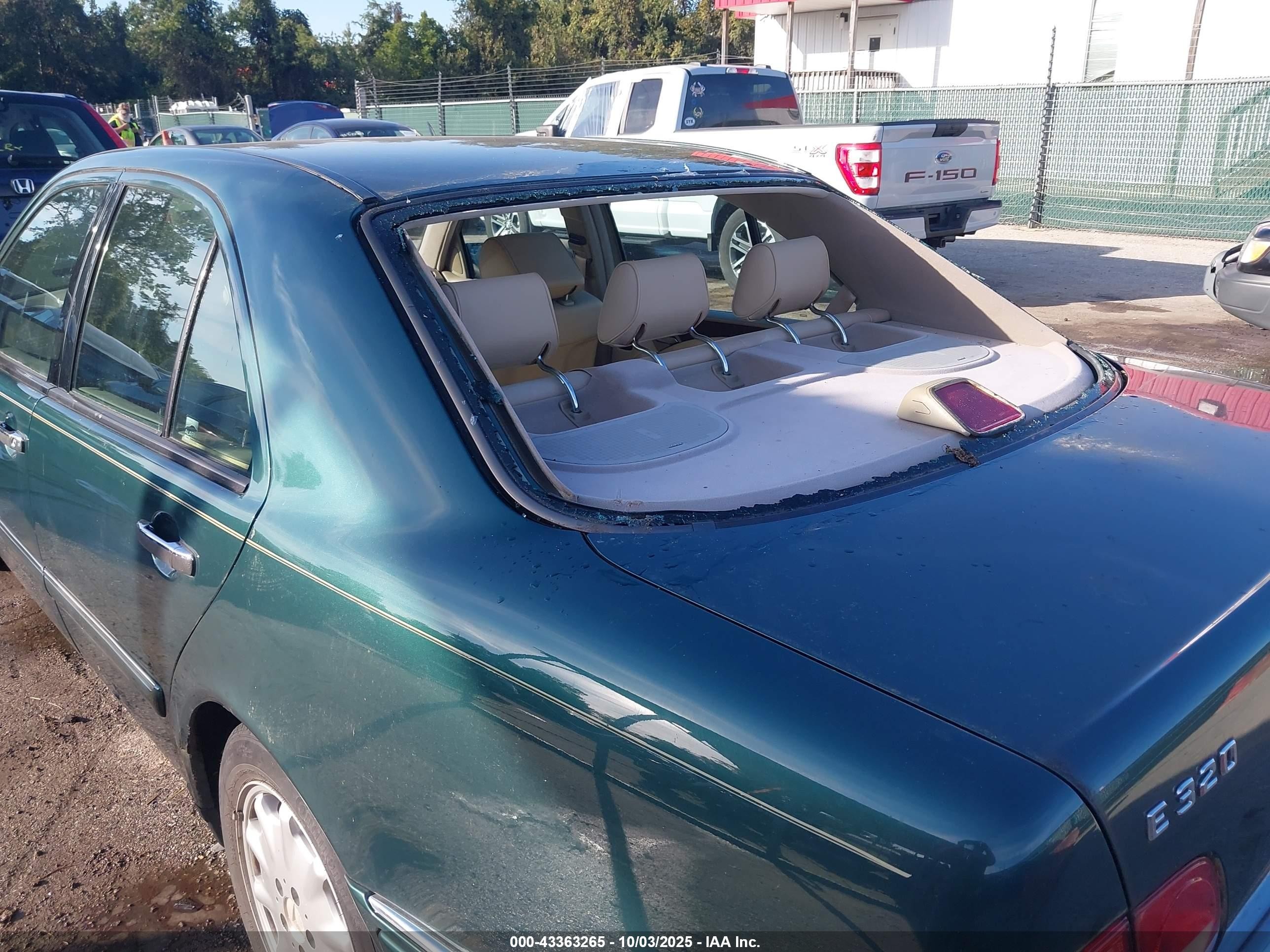 1998 Mercedes-benz E 320   Green vin: WDBJF65F6WA676179