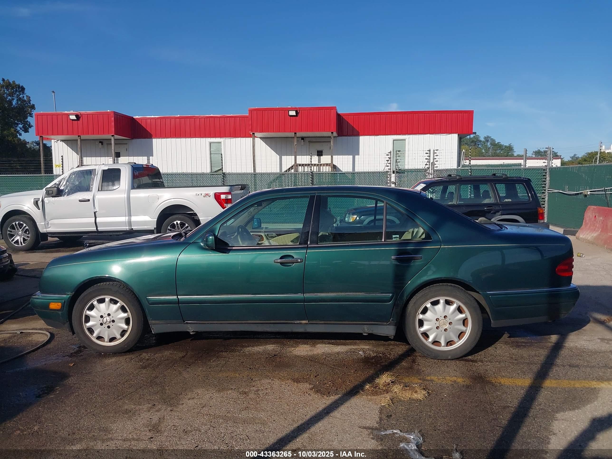 1998 Mercedes-benz E 320   Green vin: WDBJF65F6WA676179